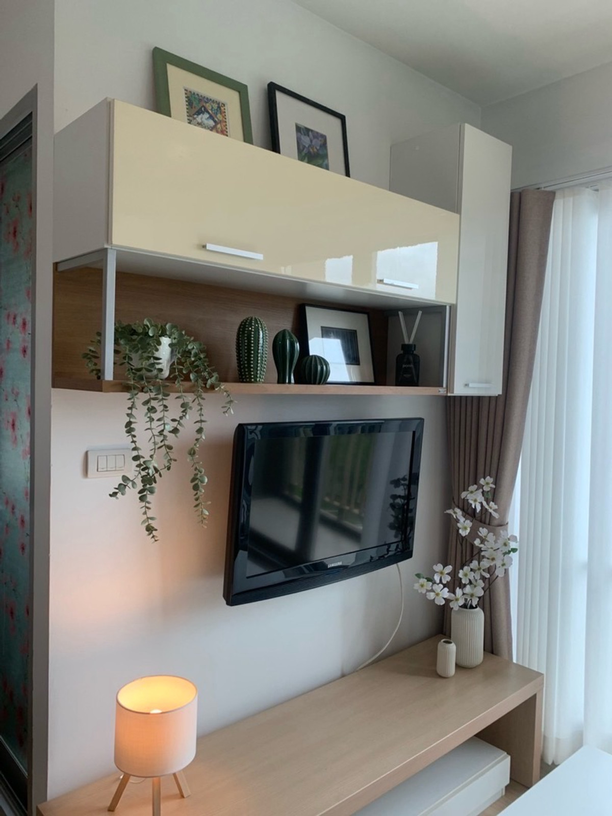 For RentCondoBangna, Bearing, Lasalle : Rent The Parkland Srinakarin lakeside (The Parkland Srinakarin Lakeside)  🛏️ 1 bedroom 🛁 1 bathroom 🛋️ 1 living room, size 38 sq m. Building 2, 5th floor 🌅 Lake view ✨ Price 10,000 baht ✨ Newly decorated room with video  