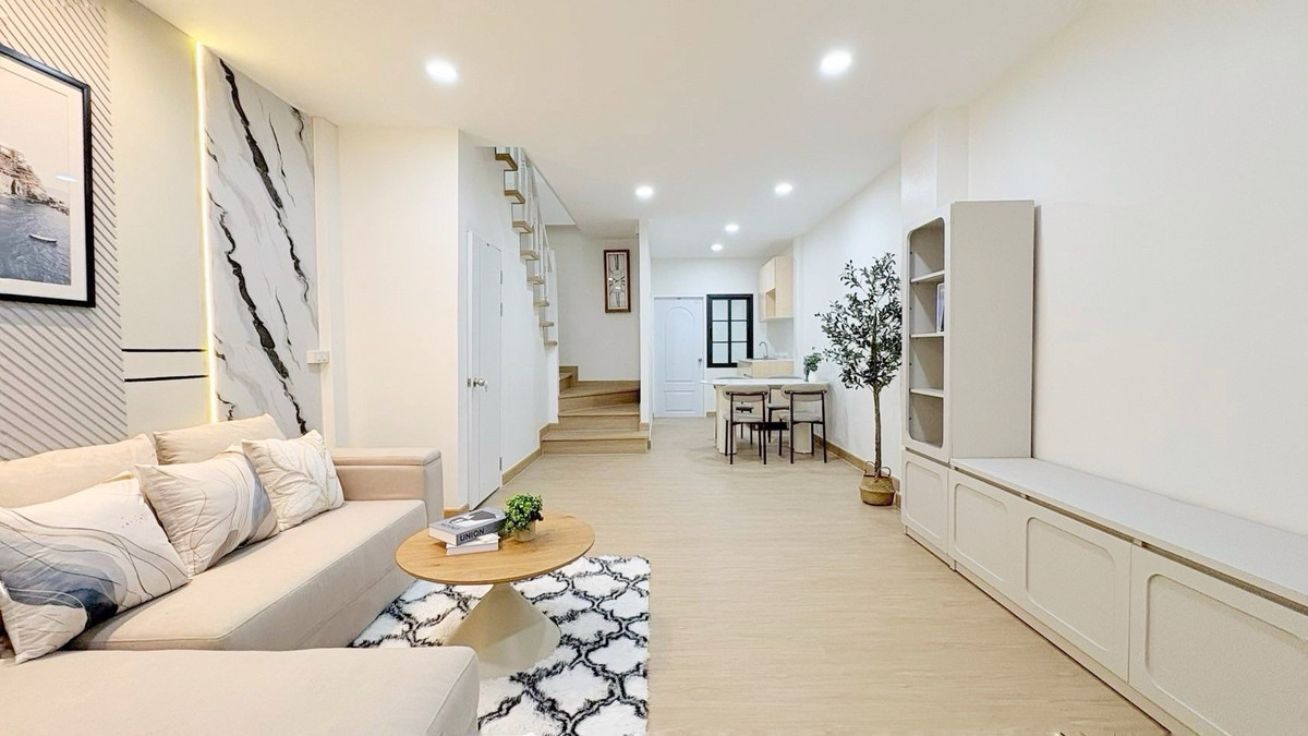 ขายทาวน์โฮมลาดพร้าว101 แฮปปี้แลนด์ : 🏠🏴󠁧󠁢󠁥󠁮󠁧󠁿บ้านสวยสไตล์ “โมเดิร์นอิงลิช” | บ้านพิบูลย์ ลาดพร้าว101