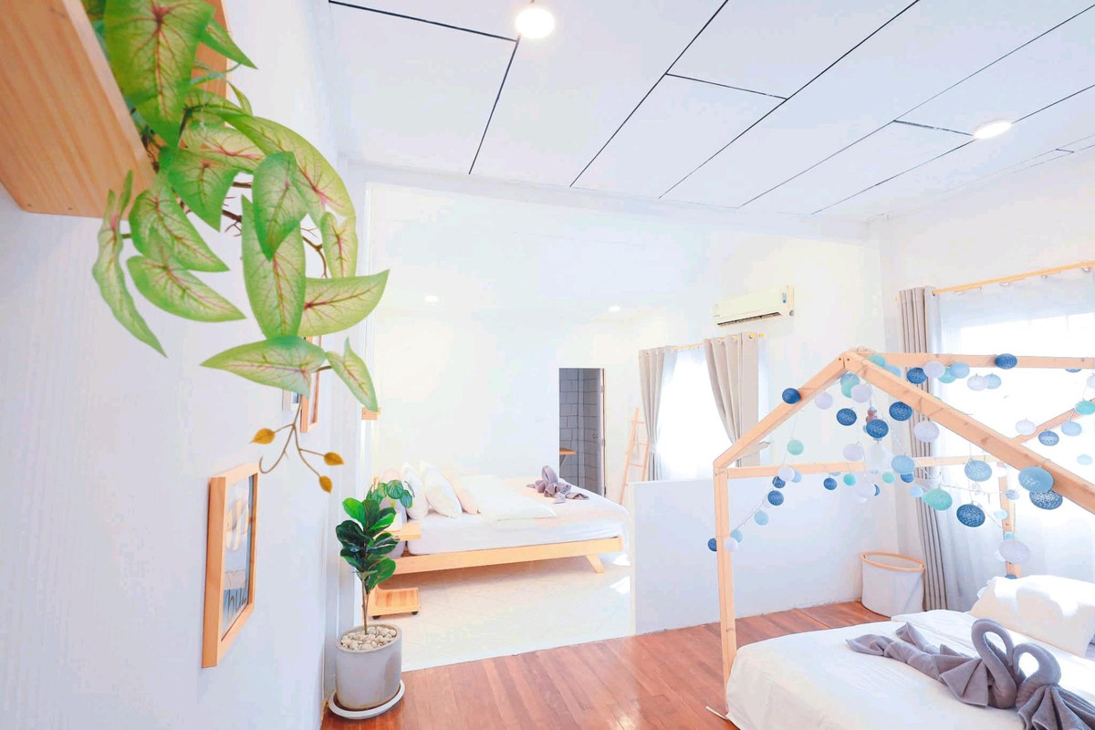 ให้เช่าบ้านรัชดา ห้วยขวาง : ​📍 ทำเลดีมาก: ซอยรัชดา 3 (ซอยอยู่เจริญ) บ้านว่างพร้อมเข้าอยู่ ดินแดง​🏠 ตัวบ้าน: บ้านเดี่ยว 2 ชั้น พื้นที่ 126 ตร.ม.​🛌 ห้องนอน: 3 ห้องนอน 4 เตียง​🛁 ห้องน้ำ: 3 ห้องน้ำ