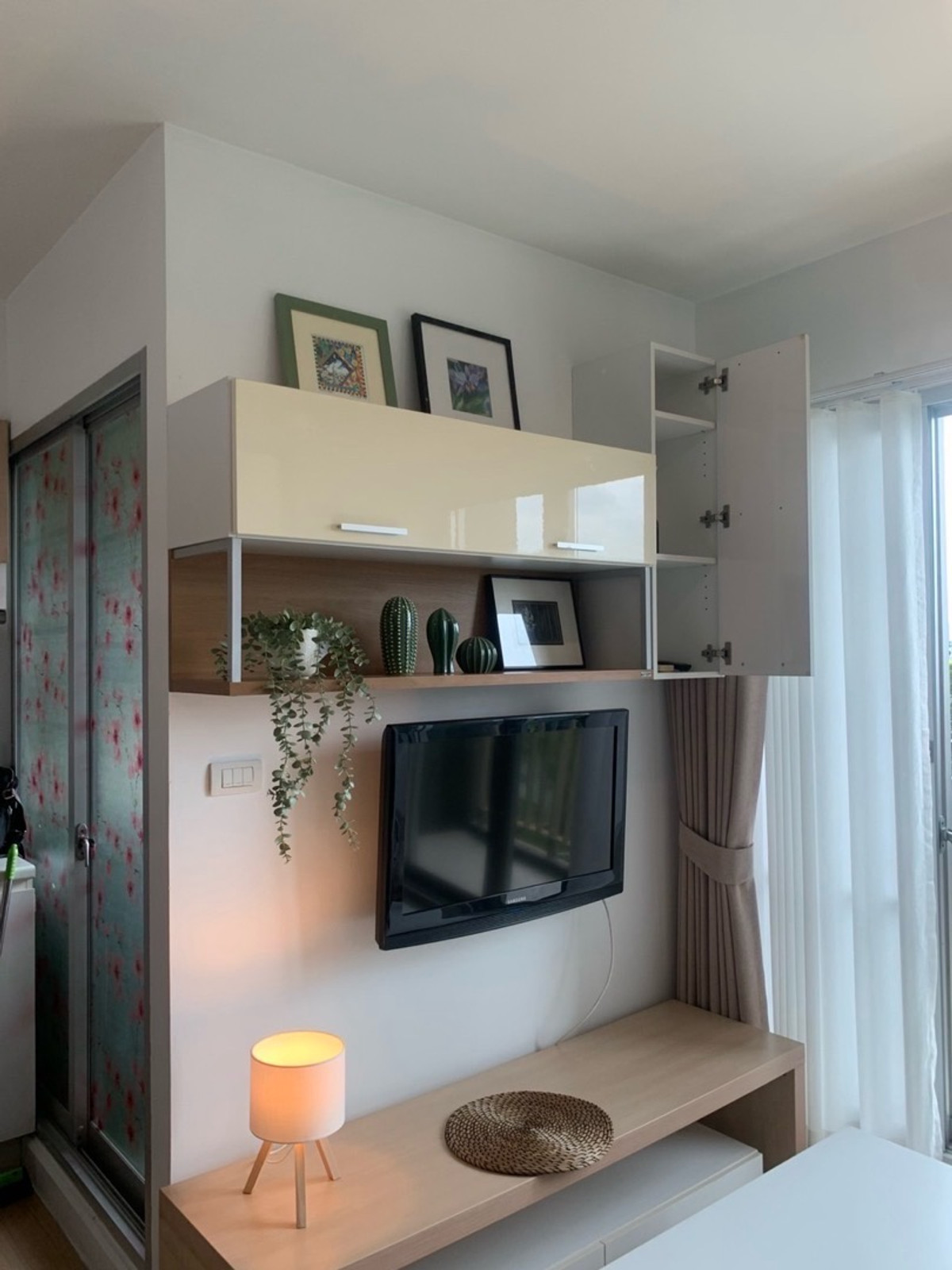 For RentCondoBangna, Bearing, Lasalle : Rent The Parkland Srinakarin lakeside (The Parkland Srinakarin Lakeside)  🛏️ 1 bedroom 🛁 1 bathroom 🛋️ 1 living room, size 38 sq m. Building 2, 5th floor 🌅 Lake view ✨ Price 10,000 baht ✨ Newly decorated room with video  