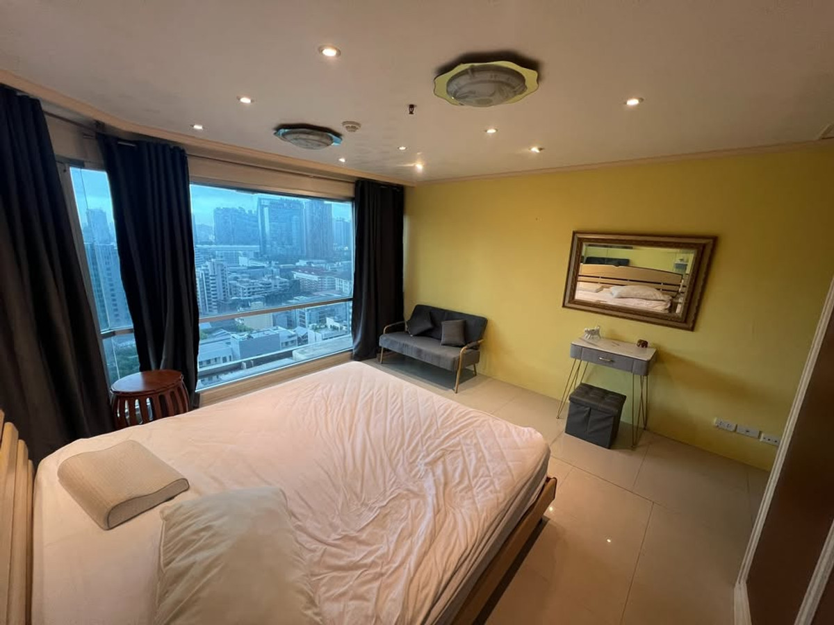 ขายคอนโด 1 bedroom 50 ตรม. โครงการ Sukhumvit Suite (S5152) Loading...