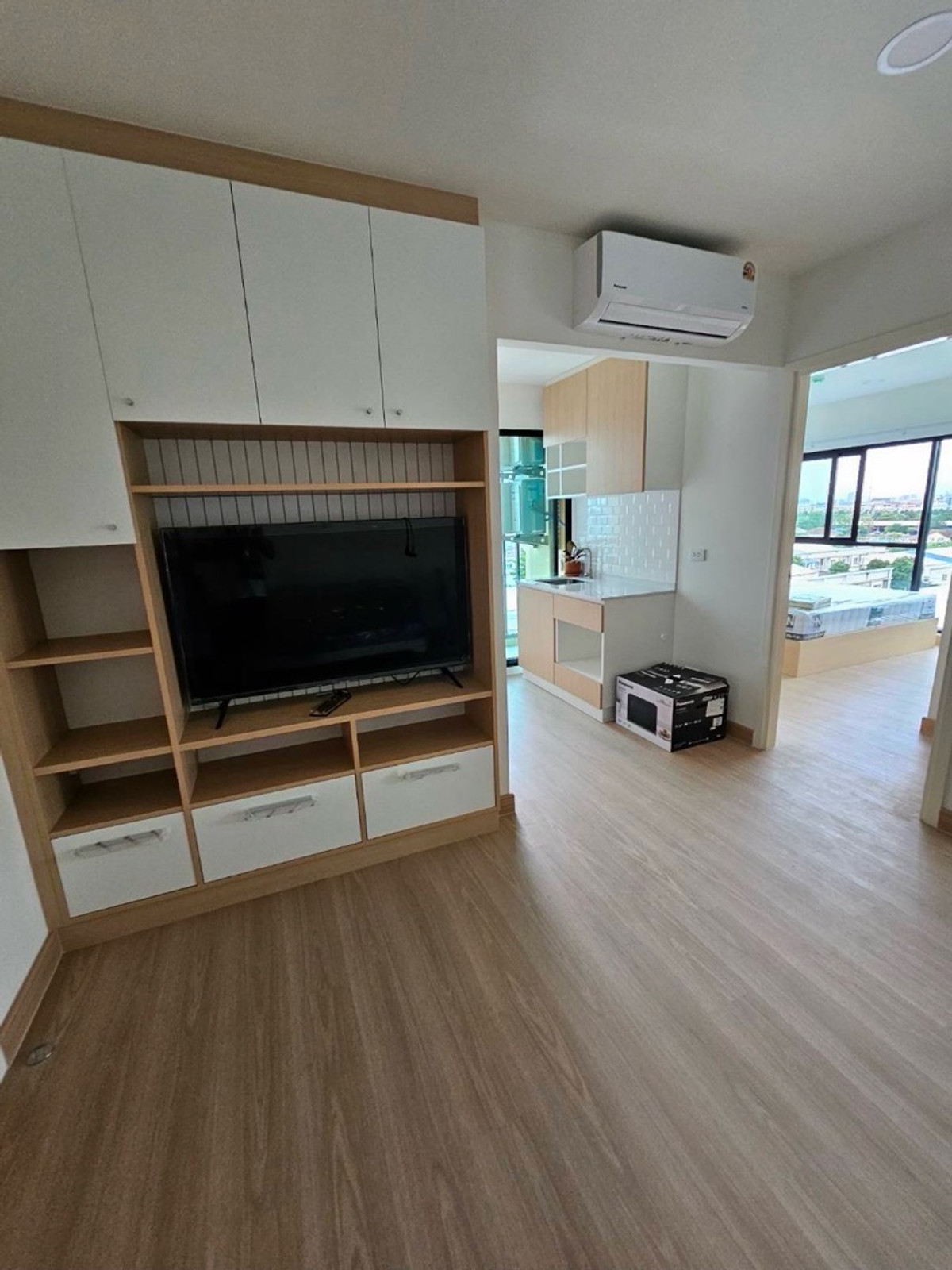 🔥🔥🔥ให้เช่าคอนโดใหม่ เพลิน เพลิน เวสต์วิลล์  ชั้น 7 ห้อง 707 🌈อยู่ใกล้กับห้างสรรพสินค้าเซ็นทรัล เวสต์วิลล์ 🔥🔥(ขนาดห้อง 44 ตรม.) ห้องกว้างขวาง อยู่สบาย  เฟอร์นิเจอร์เพรียบพร้อม  ตกแต่งพร้อมอยู่ 🌈ขนาด 2 ห้องนอน, 1 ห้องน้ำ,  ห้องนั่งเล่น และห้องครัว. Loading...