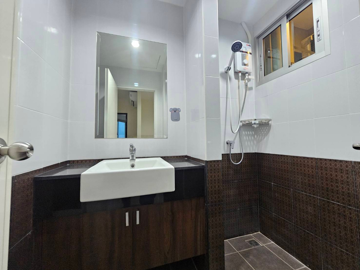 For RentCondoPattanakan, Srinakarin : Very beautiful city view, high floor, for rent, 2 bedrooms, 2 bathrooms, Asakan Place Srinakarin.