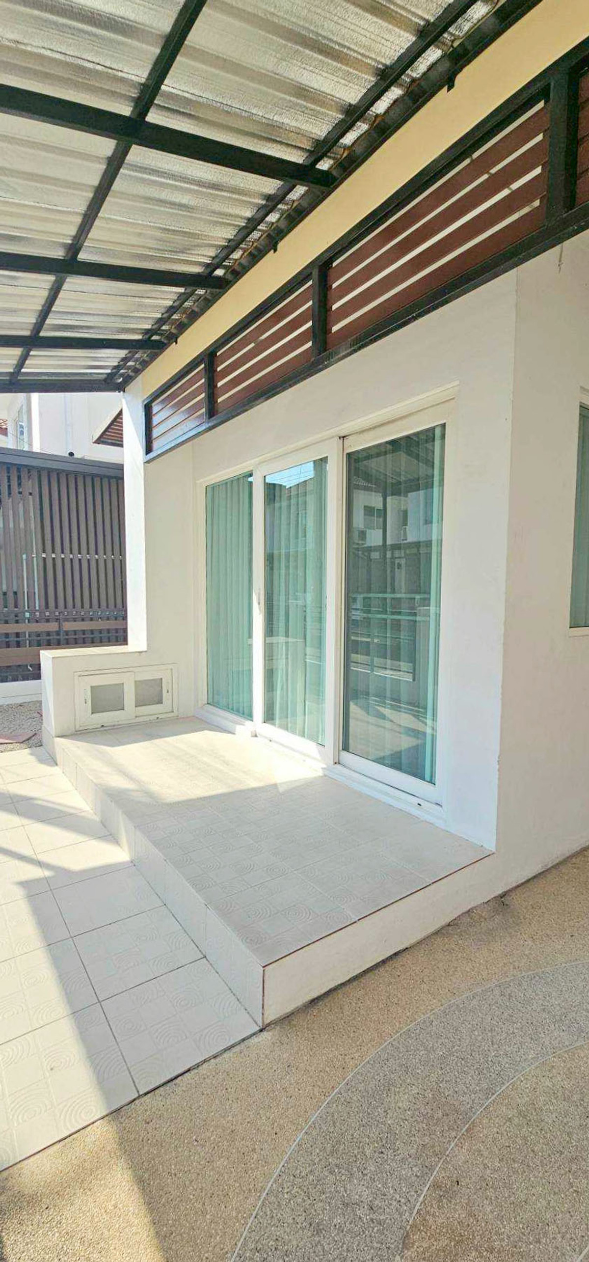 House in the project For rent 16,000 baht per month, near Big C Donchan, only 5 minutes, No.15H107. Loading...