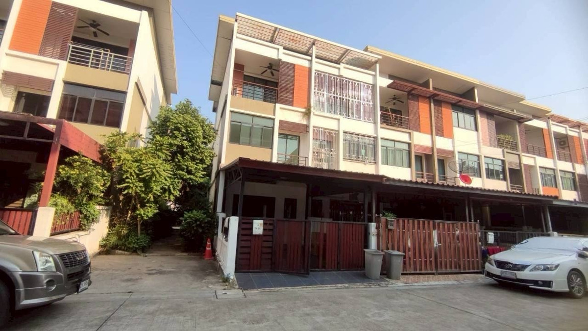 ให้เช่าทาวน์โฮมท่าพระ ตลาดพลู วุฒากาศ : ให้เช่า ทาวน์โฮม 3 ชั้น หลังมุม
โครงการ Sixnature (ซิกเนเจอร์) กัลปพฤกษ์