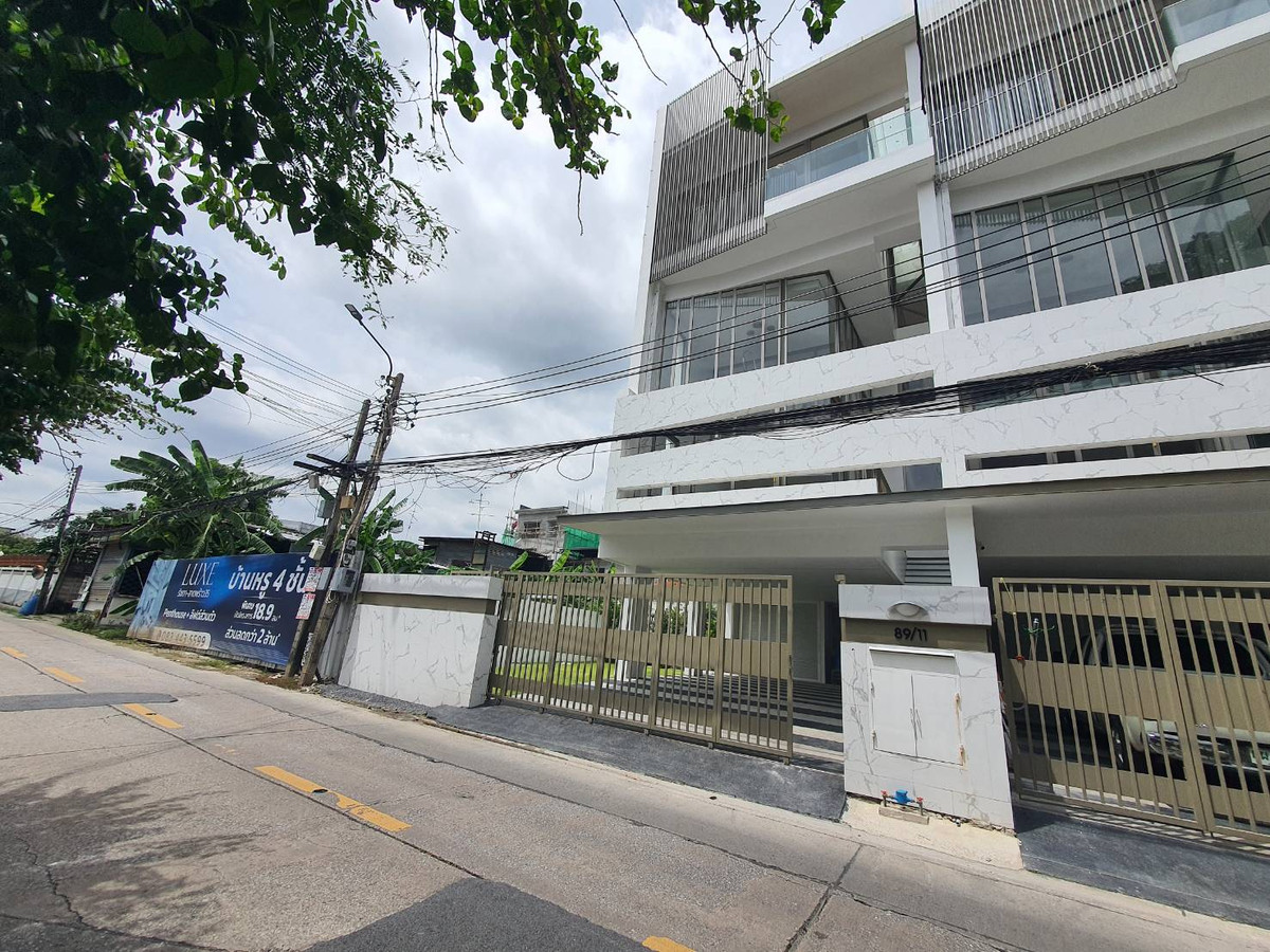For SaleHome OfficeLadprao, Central Ladprao : New home office for sale, 4 floors, luxury house in the heart of Ratchada-Lat Phrao. Beautiful with elevator 62 sq m near MRT Lat Phrao Phawana LUXE35