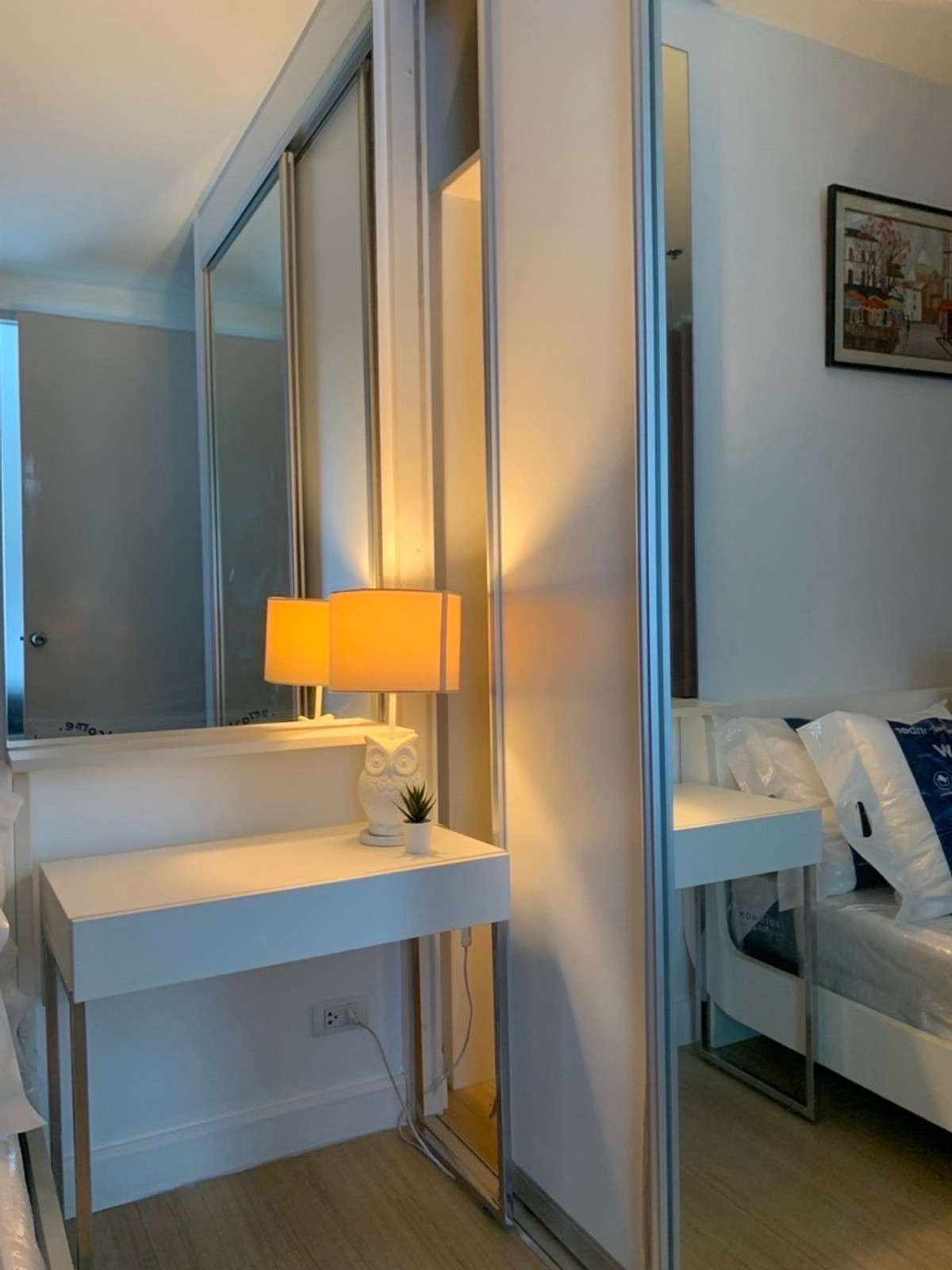 For RentCondoBangna, Bearing, Lasalle : Rent The Parkland Srinakarin lakeside (The Parkland Srinakarin Lakeside)  🛏️ 1 bedroom 🛁 1 bathroom 🛋️ 1 living room, size 38 sq m. Building 2, 5th floor 🌅 Lake view ✨ Price 10,000 baht ✨ Newly decorated room with video  