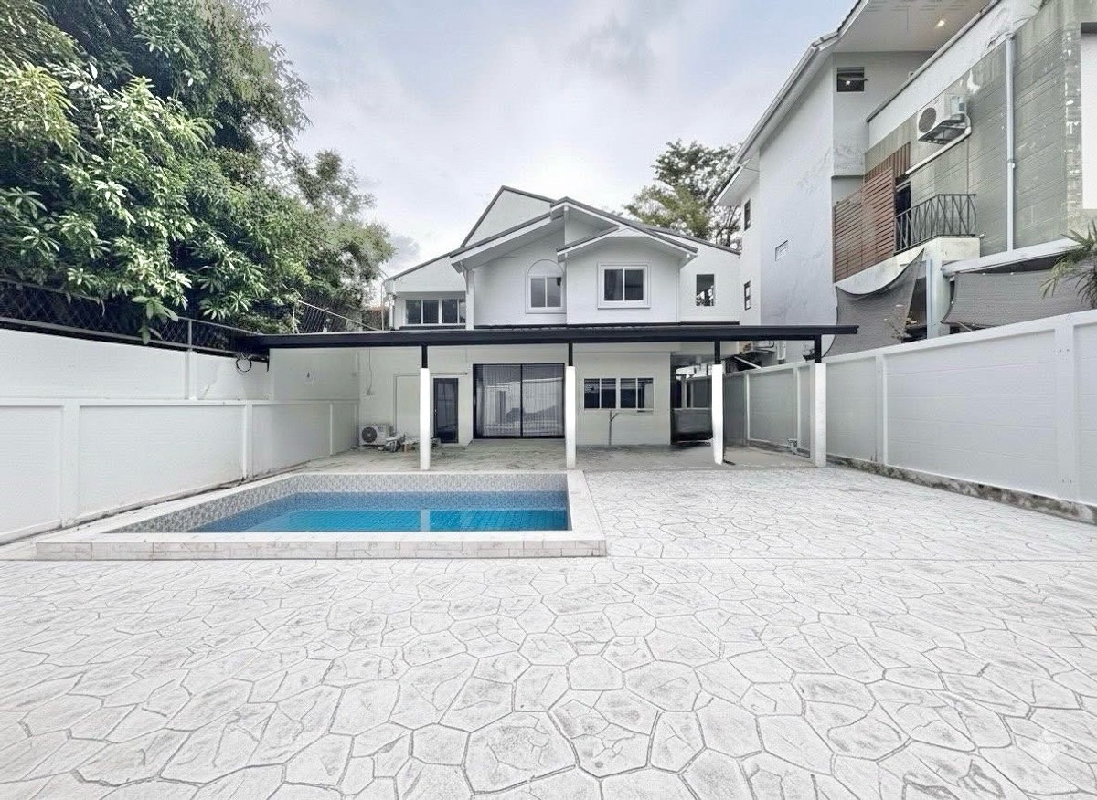 🔥🔥30383🔥🔥Luxury detached house for rent near MRT Sutthisan (1.5 km), 5 bedrooms🌐LINE ID : @fastforrentcondo Loading...