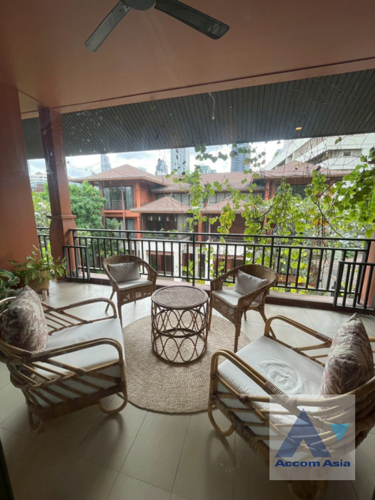 ðžAccomAð―Pet friendly 5 Bedrooms House for Rent in Sukhumvit, Bangkok near BTS Thong Lo at Perfect For Family (AA44740) Loading...