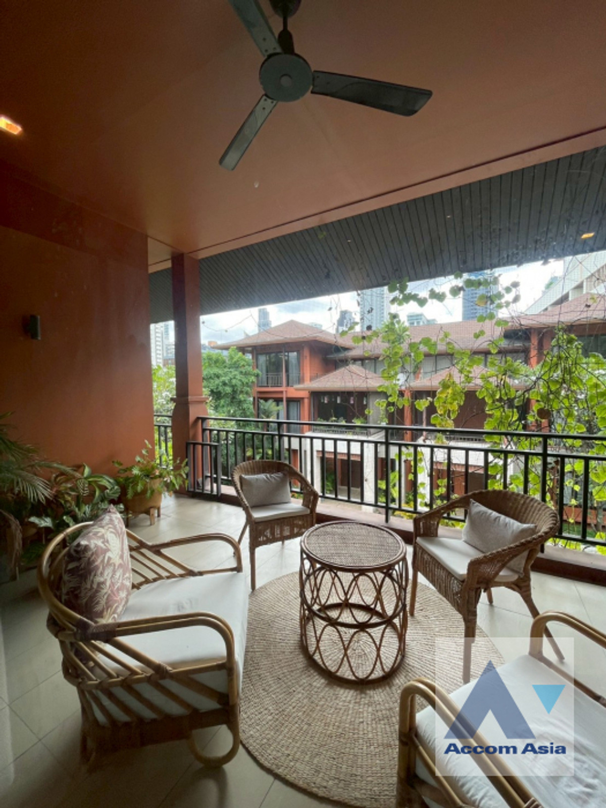 ðžAccomAð―Pet friendly 5 Bedrooms House for Rent in Sukhumvit, Bangkok near BTS Thong Lo at Perfect For Family (AA44740) Loading...