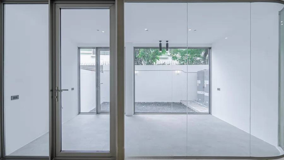 For SaleHome OfficeLadprao, Central Ladprao : New home office for sale, 4 floors, luxury house in the heart of Ratchada-Lat Phrao. Beautiful with elevator 62 sq m near MRT Lat Phrao Phawana LUXE35