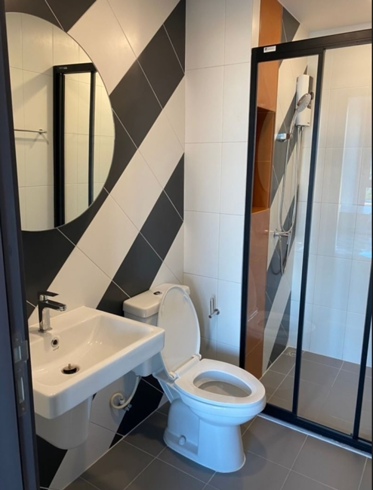 ให้เช่าคอนโดวิภาวดี ดอนเมือง หลักสี่ : 💥DL-9276💥ว่าง ให้ เช่า  เดอะ เบส สะพานใหม่ 👉แอดไลน์ @expertcondo 