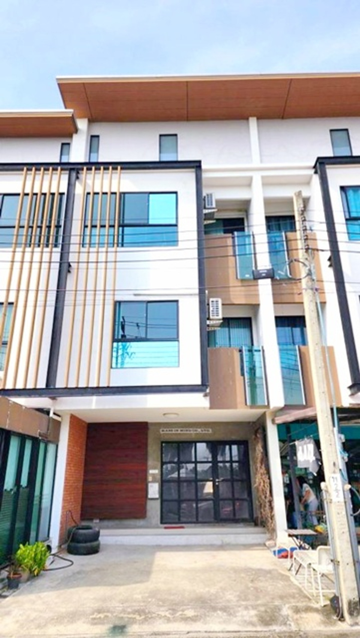 ให้เช่าทาวน์โฮมอ่อนนุช อุดมสุข : SUMMIT Windmill Golf ARL สุวรรณภูมิ 2.1 กม. ให้เช่าโฮมออฟฟิศ 3 ชั้น 265 ตร.ม. 23 ตร.วา. 3นอน ถูกที่สุดในบางนา MEGAบางนา 3 น้ำ