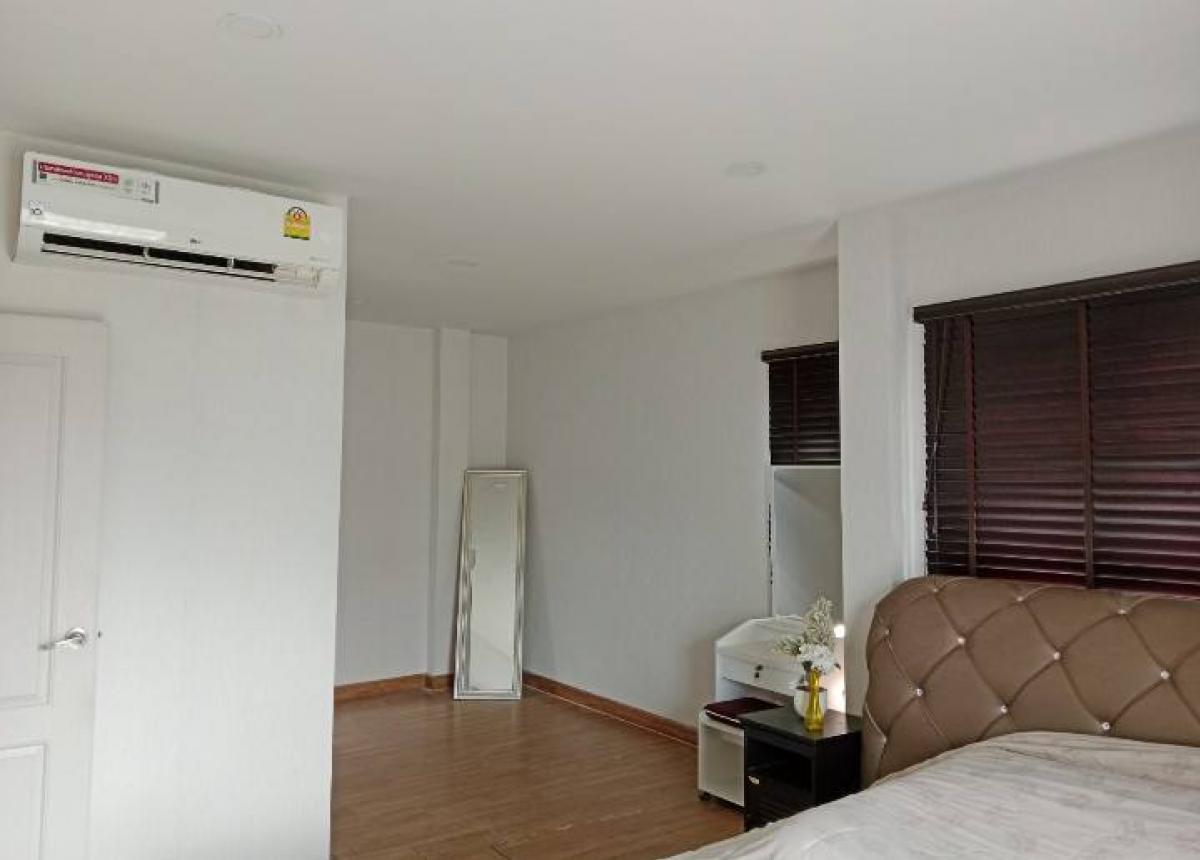 ให้เช่าบ้านนวมินทร์ รามอินทรา : บ้านเดี่ยวหรู 4 ห้องนอน พร้อมสระวิวส่วนตัว ใจกลางรามอินทรา Luxury 4-Bed Pool View Home in Ramindra, Private & Exclusive เช่าบ้านใหม่ 4 ยูนิต วิวสระว่ายน้ำ พร้อมฟิตเนสและคลับเฮ้าส์ New Rental, Only 4 Units, Pool View, Fitness & Clubhouse Included