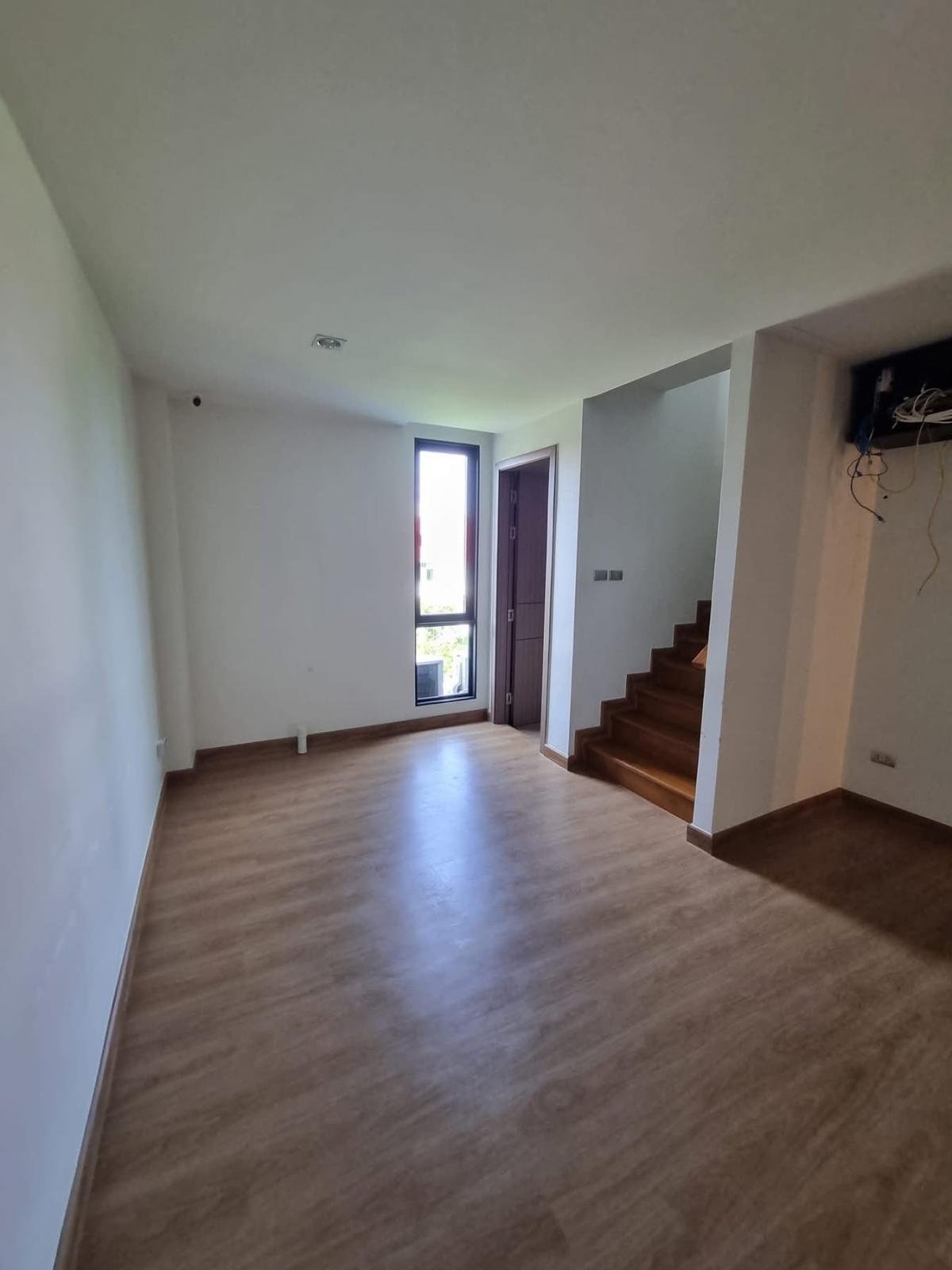 For RentShop HouseVipawadee, Don Mueang, Lak Si : Luxurious home office, 3 bedrooms, 6 bathrooms, convenient location, ready to use. JW Urban Home Office, size 240 sq m., rent only 65,000 baht/month.