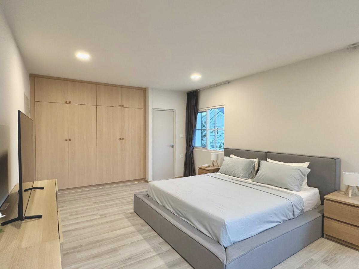 ให้เช่าบ้านบางนา แบริ่ง ลาซาล : Chaiyapruek Bangna Km.15 บ้านมุมสวย 3 นอน 4 น้ำ พร้อมอยู่ เช่า 85,000 บาท ใกล้สนามบินสุวรรณภูมิและเมกะบางนา