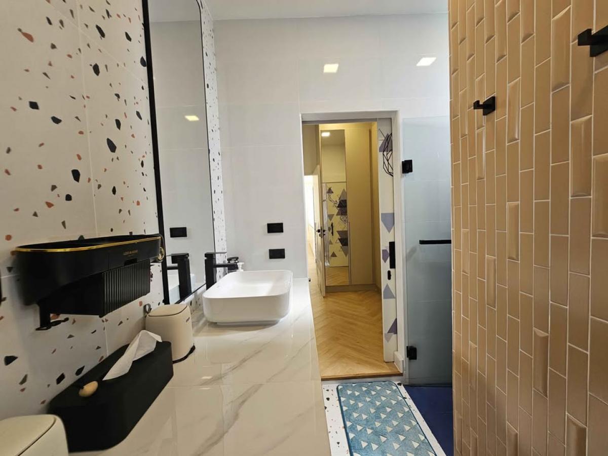 For RentHouseMin Buri, Romklao : Big room, 4 bedrooms, 6 bathrooms, Nakarin Garden Village, ready to move in. Rent comfortably for 85,000 baht/month or own it today!