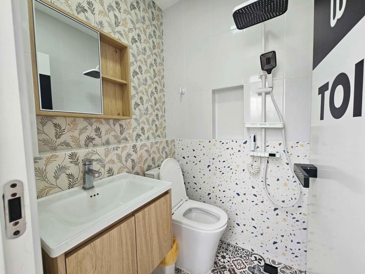 For RentHouseMin Buri, Romklao : Big room, 4 bedrooms, 6 bathrooms, Nakarin Garden Village, ready to move in. Rent comfortably for 85,000 baht/month or own it today!