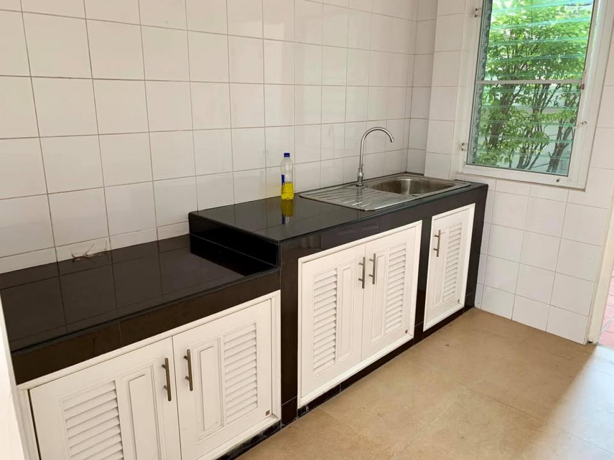 ให้เช่าโฮมออฟฟิศเกษตรศาสตร์ รัชโยธิน : ให้เช่าบ้านโฮมออฟฟิศ 6 ห้องนอน ใจกลางเสนานิคม ใกล้ BTS เสนานิคม จอดรถ 4-5 คัน ราคาพิเศษ 55,000 บาท/เดือน