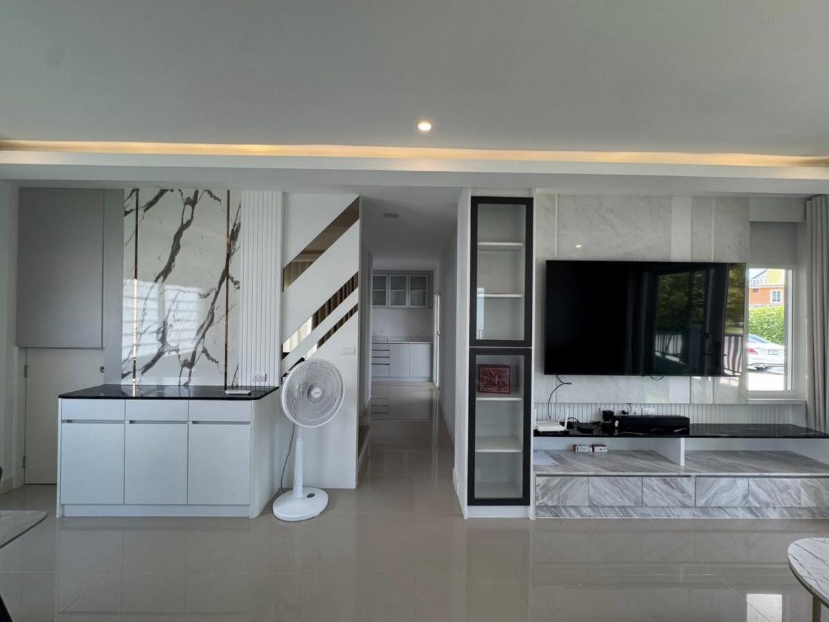 For RentSamut Prakan,Samrong : Rent or buy Grande Pleno Mega Bangna 3 bedrooms 145 sq m. Beautiful house, ready to move in, on 40.3 sq m of land, great price!