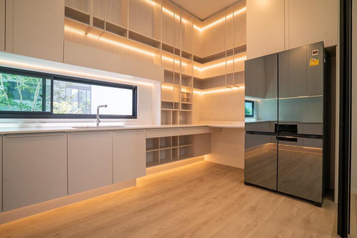 ให้เช่าบ้านพัฒนาการ ศรีนครินทร์ : สุดยอดทาวน์โฮม 4 ห้องนอน ใจกลางกรุงเทพฯ พร้อมพื้นที่กว้าง 421 ตร.ม. เช่าหรู 250,000 บาทต่อเดือน หรือเป็นเจ้าของวันนี้!