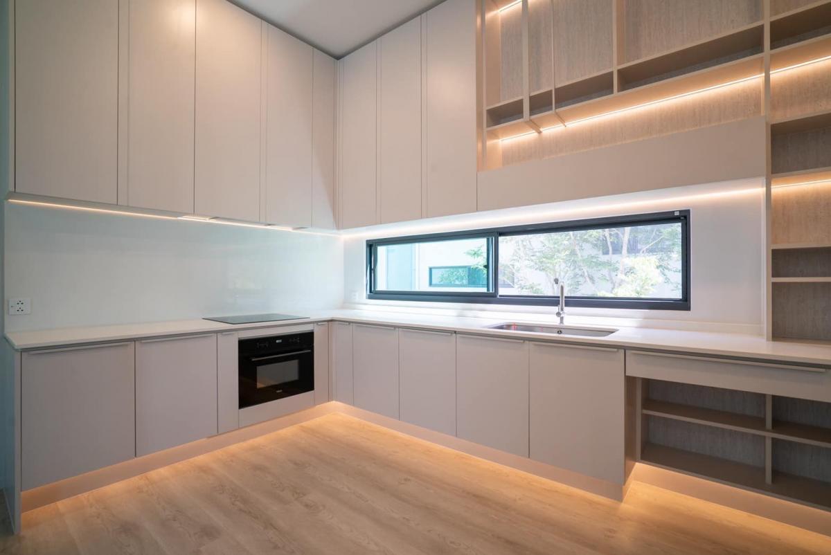 ให้เช่าบ้านพัฒนาการ ศรีนครินทร์ : สุดยอดทาวน์โฮม 4 ห้องนอน ใจกลางกรุงเทพฯ พร้อมพื้นที่กว้าง 421 ตร.ม. เช่าหรู 250,000 บาทต่อเดือน หรือเป็นเจ้าของวันนี้!