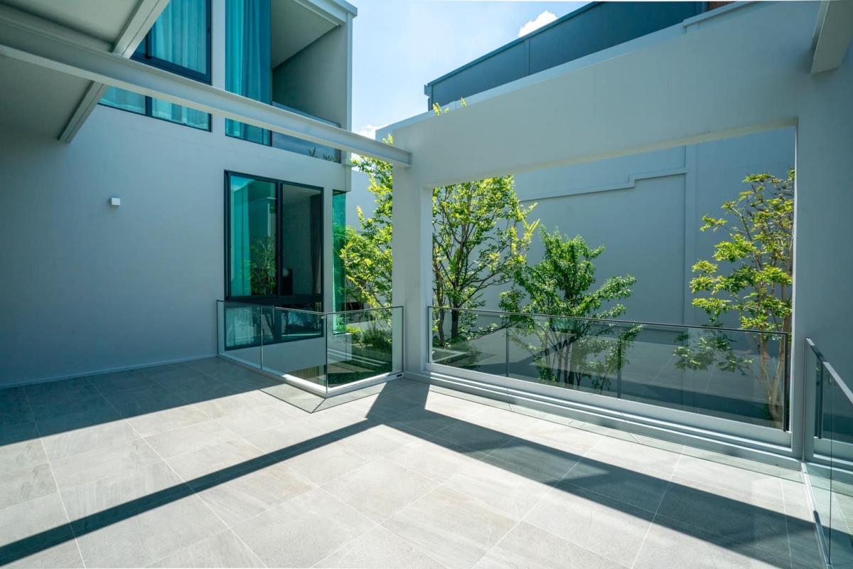 ให้เช่าบ้านพัฒนาการ ศรีนครินทร์ : สุดยอดทาวน์โฮม 4 ห้องนอน ใจกลางกรุงเทพฯ พร้อมพื้นที่กว้าง 421 ตร.ม. เช่าหรู 250,000 บาทต่อเดือน หรือเป็นเจ้าของวันนี้!