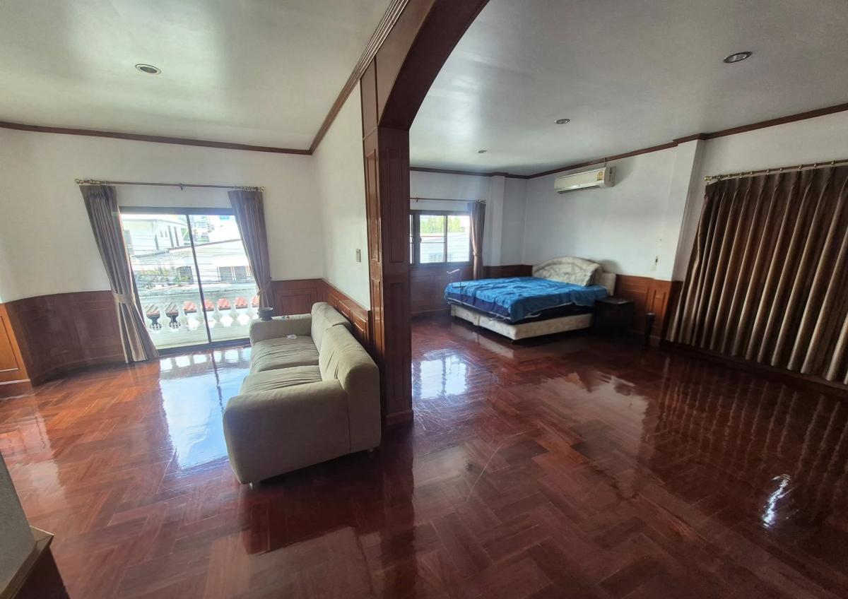 For RentHouseRatchadapisek, Huaikwang, Suttisan : Luxurious 4 bedroom house in Ratchada area, complete functions, ready to move in. Rent for only 80,000 baht/month or buy for only 25.9 million!