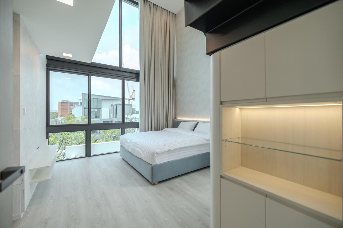 ให้เช่าบ้านพัฒนาการ ศรีนครินทร์ : บ้านหรู VIVE Krungthep Kreetha 4 ห้องนอน 5 ห้องน้ำ พื้นที่กว้าง 421 ตร.ม. พร้อมที่ดิน 119 ตร.ว. ให้เช่าเพียง 300,000 บาท/เดือน