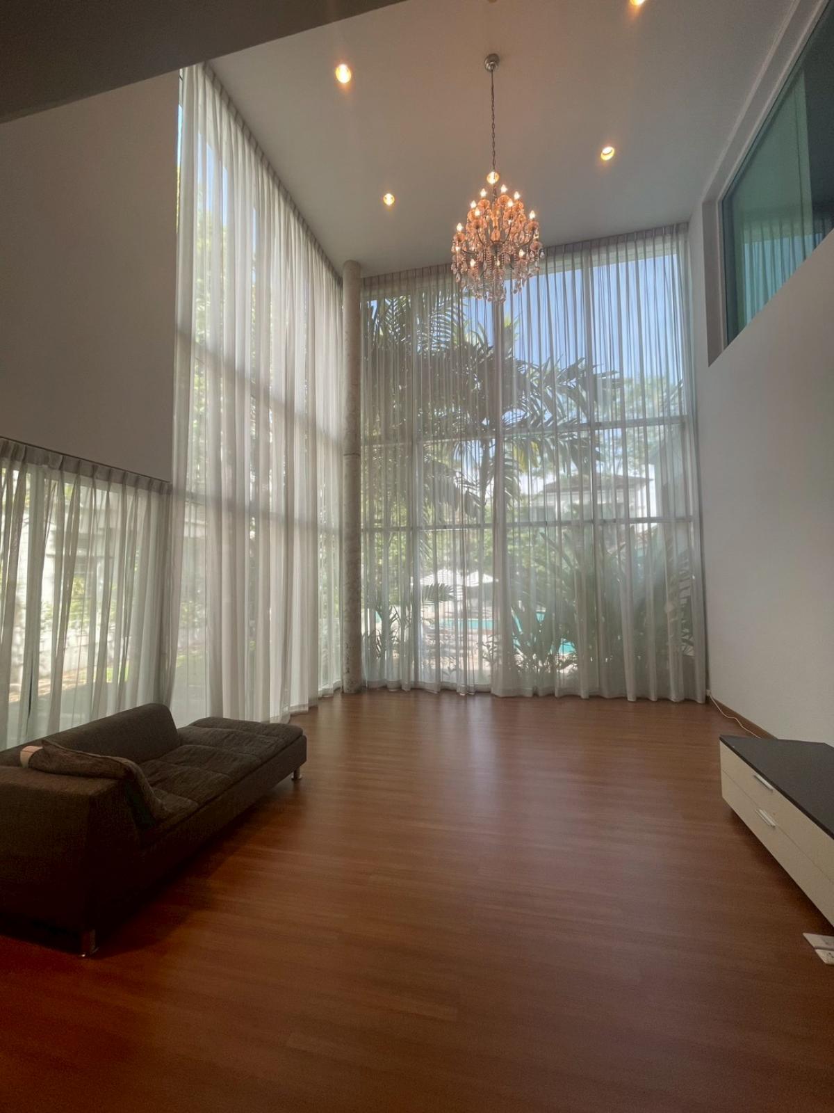 ให้เช่าบ้านพัฒนาการ ศรีนครินทร์ : บ้านใหญ่ใจกลางปุณณพัฒนาการ 4 ห้องนอน 5 ห้องน้ำ พร้อมพื้นที่กว้าง 120 ตร.ว. เช่าหรือซื้อวันนี้ เริ่มต้น 130,000 บาทต่อเดือน พร้อมชีวิตหรูที่คุณคู่ควร!