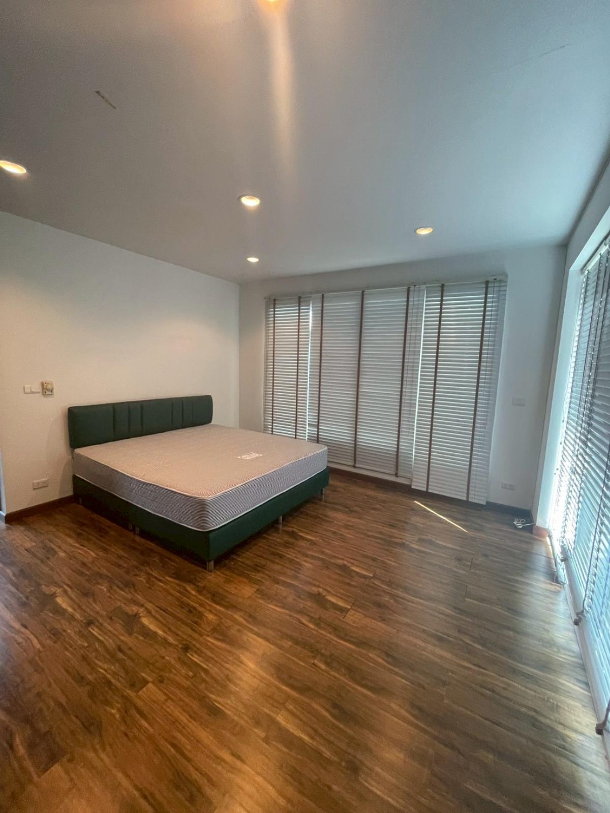 ให้เช่าบ้านพัฒนาการ ศรีนครินทร์ : บ้านใหญ่ใจกลางปุณณพัฒนาการ 4 ห้องนอน 5 ห้องน้ำ พร้อมพื้นที่กว้าง 120 ตร.ว. เช่าหรือซื้อวันนี้ เริ่มต้น 130,000 บาทต่อเดือน พร้อมชีวิตหรูที่คุณคู่ควร!