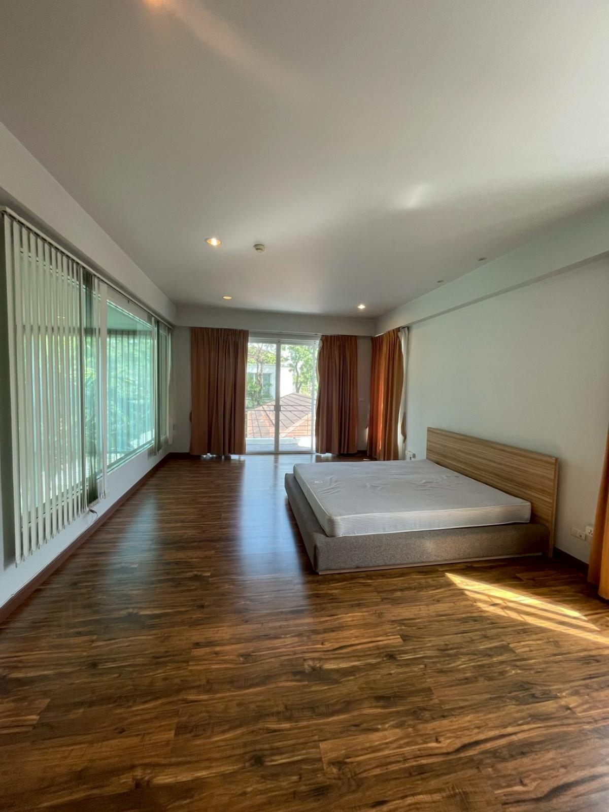 ให้เช่าบ้านพัฒนาการ ศรีนครินทร์ : บ้านใหญ่ใจกลางปุณณพัฒนาการ 4 ห้องนอน 5 ห้องน้ำ พร้อมพื้นที่กว้าง 120 ตร.ว. เช่าหรือซื้อวันนี้ เริ่มต้น 130,000 บาทต่อเดือน พร้อมชีวิตหรูที่คุณคู่ควร!