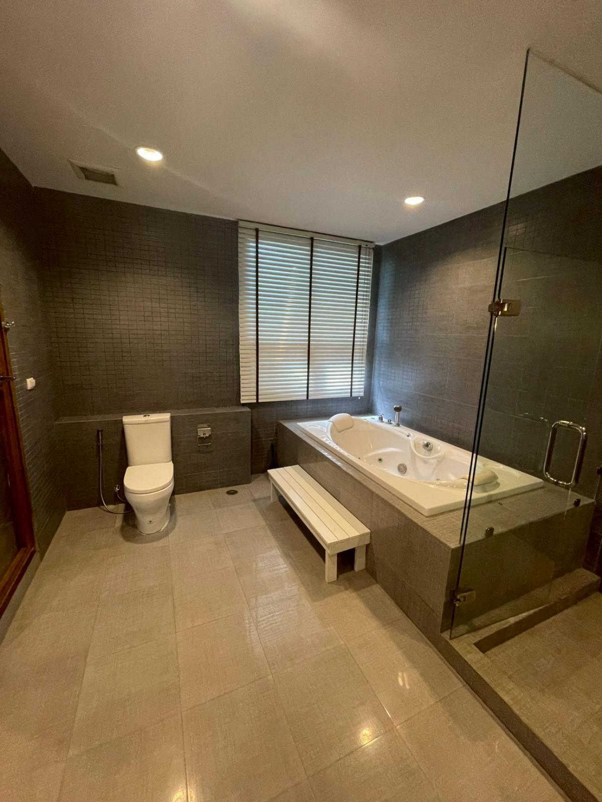 ให้เช่าบ้านพัฒนาการ ศรีนครินทร์ : บ้านใหญ่ใจกลางปุณณพัฒนาการ 4 ห้องนอน 5 ห้องน้ำ พร้อมพื้นที่กว้าง 120 ตร.ว. เช่าหรือซื้อวันนี้ เริ่มต้น 130,000 บาทต่อเดือน พร้อมชีวิตหรูที่คุณคู่ควร!