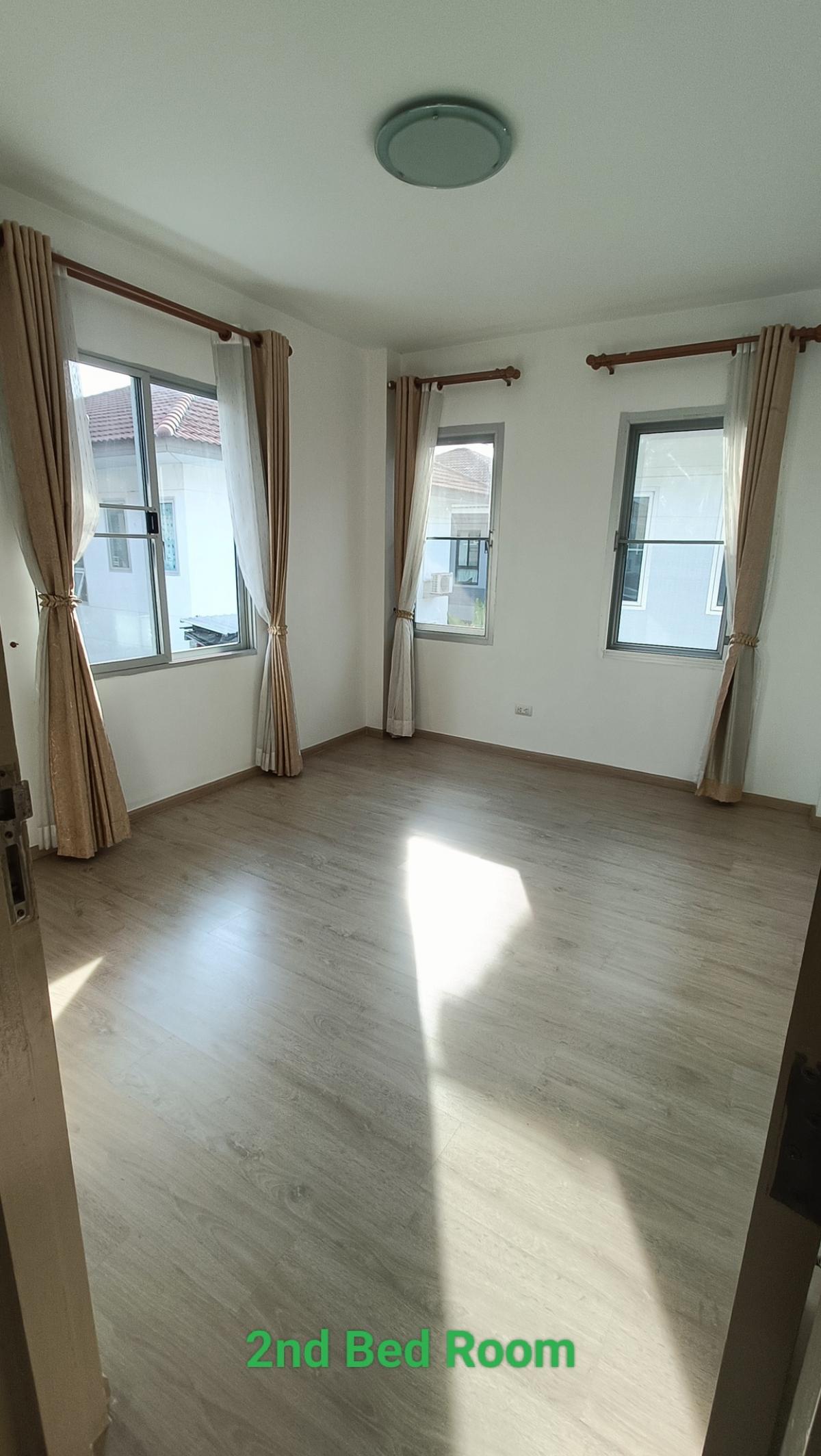 ให้เช่าบ้านลาดกระบัง สุวรรณภูมิ : บ้านใหม่สไตล์มัลดีฟส์ ย่านบางนา-วงแหวน 3 ห้องนอน พร้อมเช่า 30,000 บาทต่อเดือน! พื้นที่กว้าง 167 ตรม. บนที่ดิน 67.7 ตร.ว. ลงตัวทุกการใช้ชีวิต