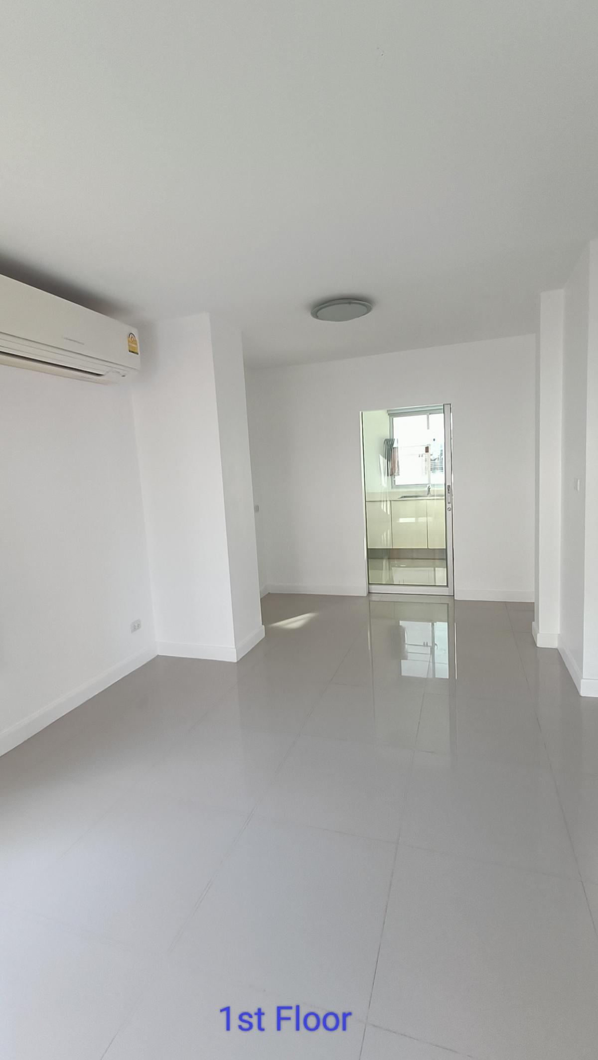 ให้เช่าบ้านลาดกระบัง สุวรรณภูมิ : บ้านใหม่สไตล์มัลดีฟส์ ย่านบางนา-วงแหวน 3 ห้องนอน พร้อมเช่า 30,000 บาทต่อเดือน! พื้นที่กว้าง 167 ตรม. บนที่ดิน 67.7 ตร.ว. ลงตัวทุกการใช้ชีวิต