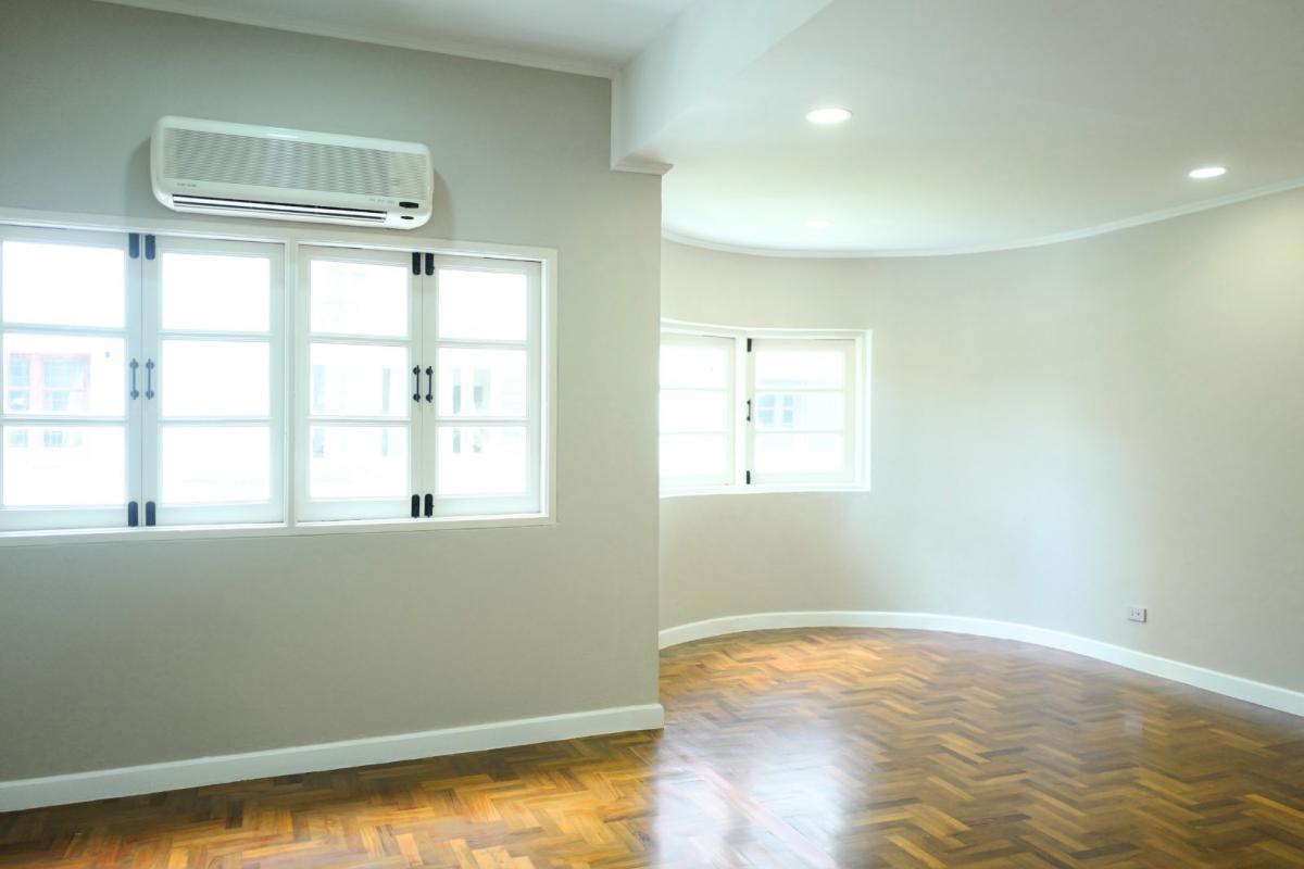 ขายทาวน์โฮมลาดพร้าว เซ็นทรัลลาดพร้าว : บ้านแฝด 5 ห้องนอน ใจกลางลาดพร้าว พื้นที่กว้าง 303 ตร.ม. ราคาสุดคุ้ม 11.5 ล้าน