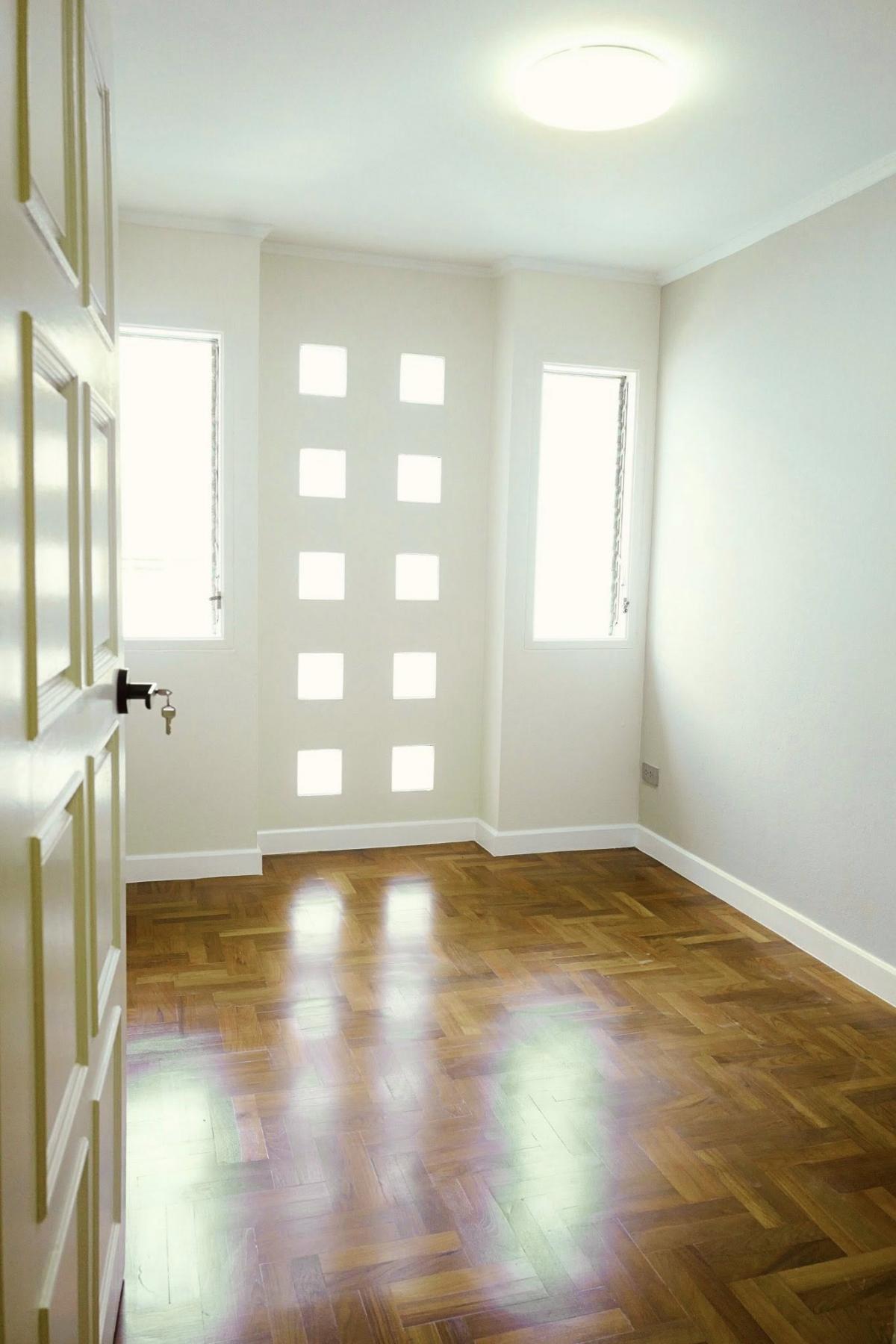 ขายทาวน์โฮมลาดพร้าว เซ็นทรัลลาดพร้าว : บ้านแฝด 5 ห้องนอน ใจกลางลาดพร้าว พื้นที่กว้าง 303 ตร.ม. ราคาสุดคุ้ม 11.5 ล้าน