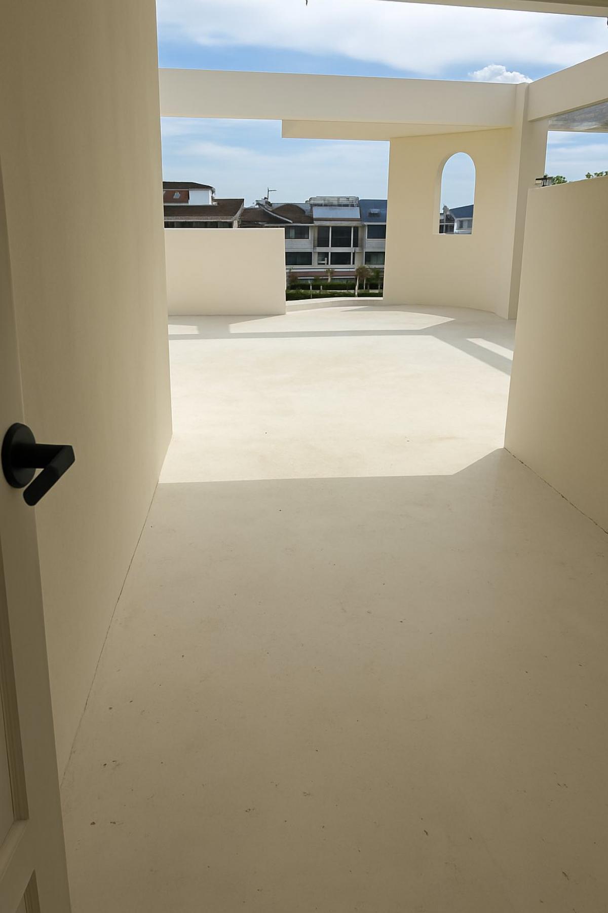 ขายทาวน์โฮมลาดพร้าว เซ็นทรัลลาดพร้าว : บ้านแฝด 5 ห้องนอน ใจกลางลาดพร้าว พื้นที่กว้าง 303 ตร.ม. ราคาสุดคุ้ม 11.5 ล้าน