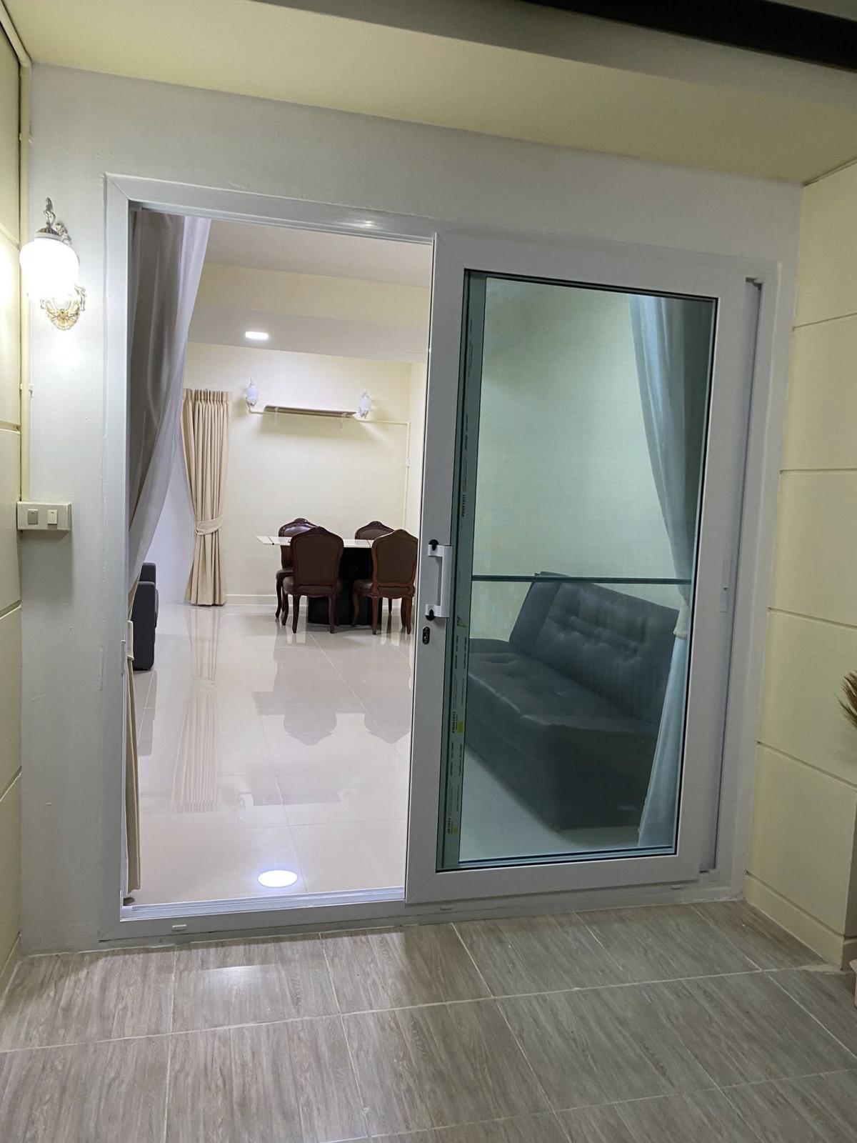 For RentTownhomePattanakan, Srinakarin : 3 bedroom detached house, Pruksa Ville 57 Pattanakarn, near the city, ready to move in. Rent cheaply at 25,000 baht/month or buy today. Happiness begins here!