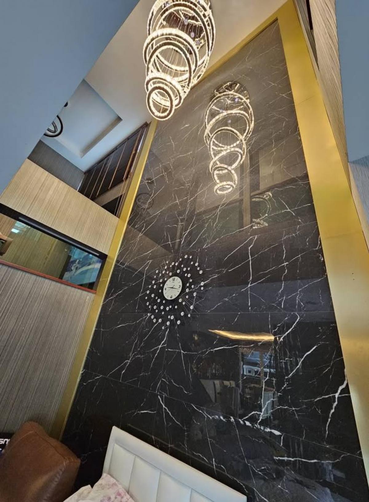 ขายบ้านลาดพร้าว เซ็นทรัลลาดพร้าว : บ้านเดี่ยวหรู The Gallery House Pattern แปลงหัวมุม ใจกลางลาดพร้าว ใกล้เซ็นทรัล เดินทางสะดวก พร้อมสวน ฟิตเนสและสระว่ายน้ำ