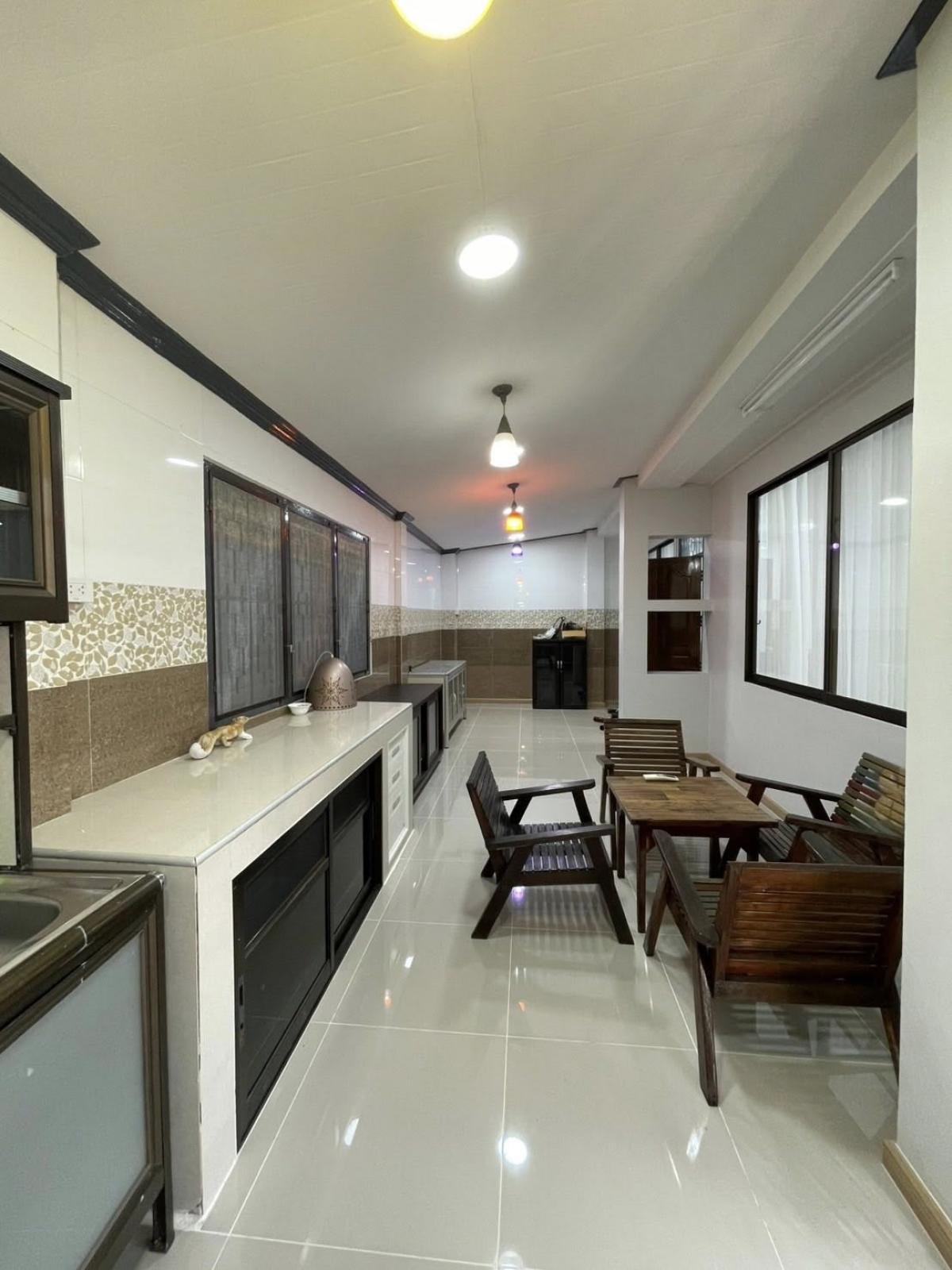 ให้เช่าทาวน์โฮมรัชดา ห้วยขวาง : บ้านเช่ารัชดา-สุทธิสาร 3 ห้องนอน จอดรถ 3 คัน เงียบสงบ พื้นที่กว้าง 39 ตร.วา ใกล้เมือง ราคาเพียง 45,000 บาท/เดือน