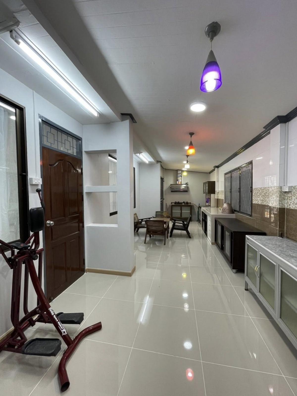 ให้เช่าทาวน์โฮมรัชดา ห้วยขวาง : บ้านเช่ารัชดา-สุทธิสาร 3 ห้องนอน จอดรถ 3 คัน เงียบสงบ พื้นที่กว้าง 39 ตร.วา ใกล้เมือง ราคาเพียง 45,000 บาท/เดือน