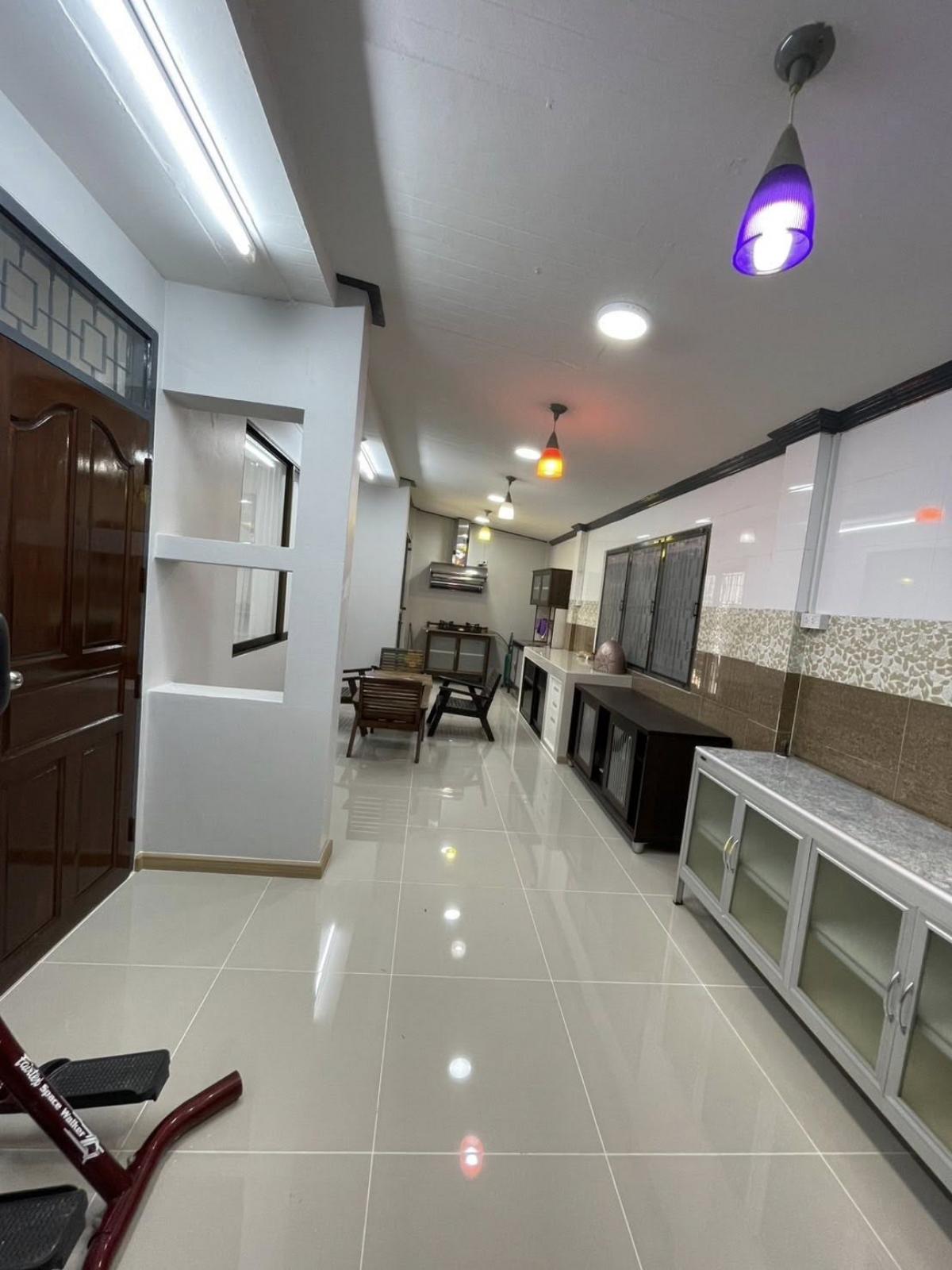 ให้เช่าทาวน์โฮมรัชดา ห้วยขวาง : บ้านเช่ารัชดา-สุทธิสาร 3 ห้องนอน จอดรถ 3 คัน เงียบสงบ พื้นที่กว้าง 39 ตร.วา ใกล้เมือง ราคาเพียง 45,000 บาท/เดือน