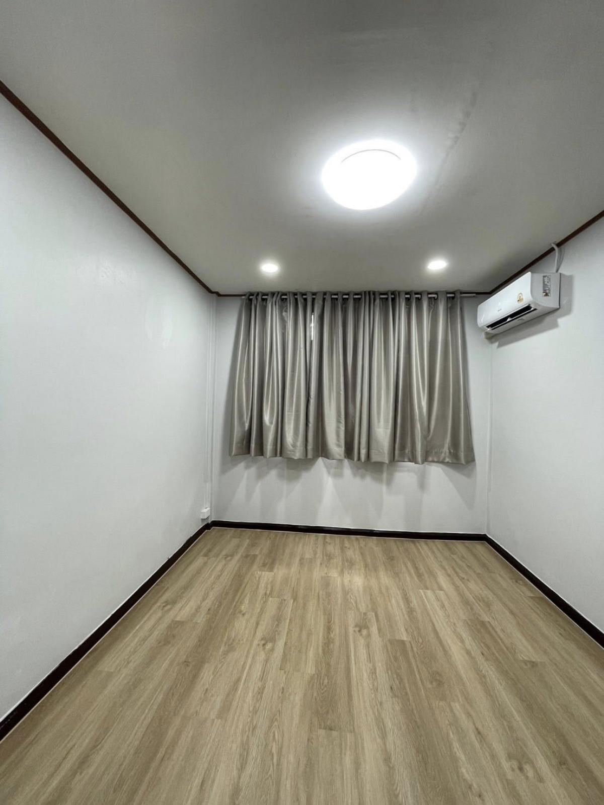 ให้เช่าทาวน์โฮมรัชดา ห้วยขวาง : บ้านเช่ารัชดา-สุทธิสาร 3 ห้องนอน จอดรถ 3 คัน เงียบสงบ พื้นที่กว้าง 39 ตร.วา ใกล้เมือง ราคาเพียง 45,000 บาท/เดือน