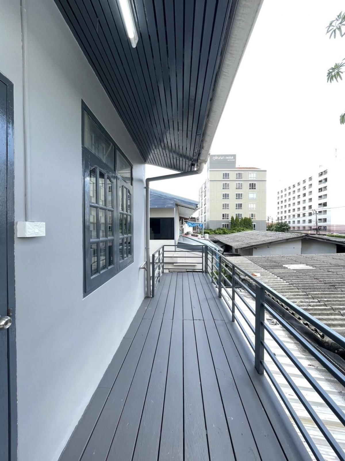 ให้เช่าทาวน์โฮมรัชดา ห้วยขวาง : บ้านเช่ารัชดา-สุทธิสาร 3 ห้องนอน จอดรถ 3 คัน เงียบสงบ พื้นที่กว้าง 39 ตร.วา ใกล้เมือง ราคาเพียง 45,000 บาท/เดือน