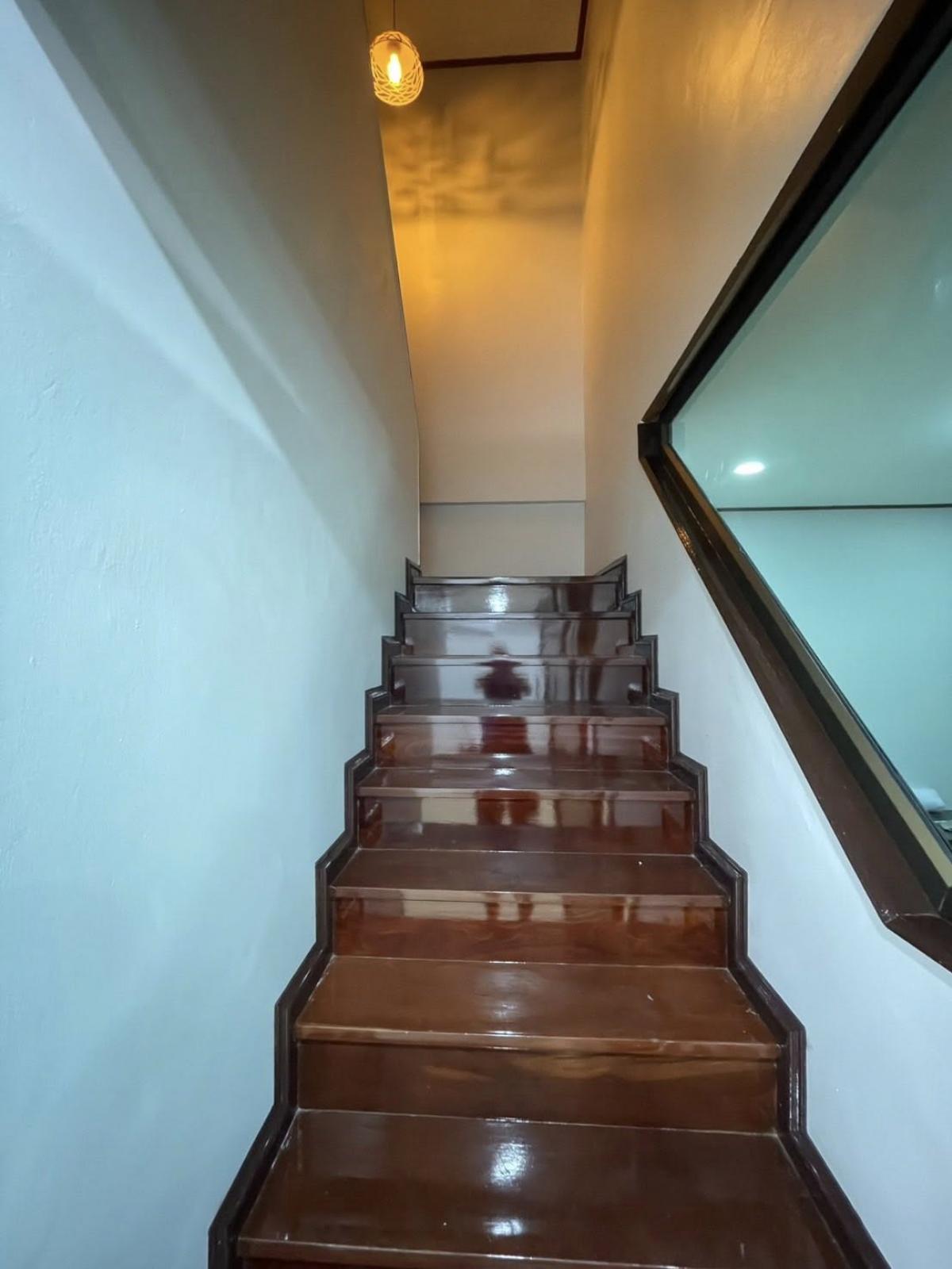 ให้เช่าทาวน์โฮมรัชดา ห้วยขวาง : บ้านเช่ารัชดา-สุทธิสาร 3 ห้องนอน จอดรถ 3 คัน เงียบสงบ พื้นที่กว้าง 39 ตร.วา ใกล้เมือง ราคาเพียง 45,000 บาท/เดือน