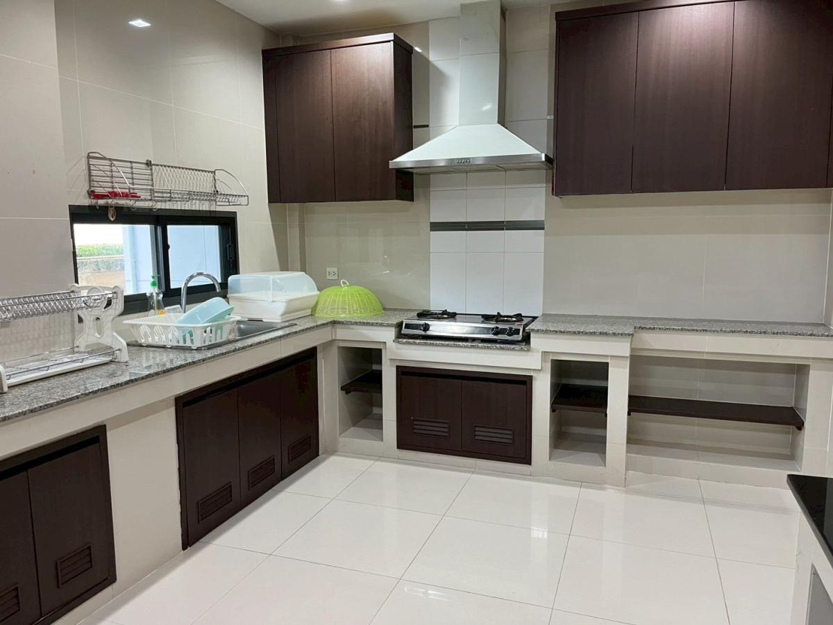 ให้เช่าบ้านพัฒนาการ ศรีนครินทร์ : สวยหรู 4 ห้องนอน ใกล้เซ็นทรัลพระราม 9 พร้อมอยู่ทันที! บ้านเดี่ยวใหญ่ 270 ตร.ม. บนที่ดิน 62 ตร.ว. เช่าถูกเพียง 65,000 บาท/เดือน!