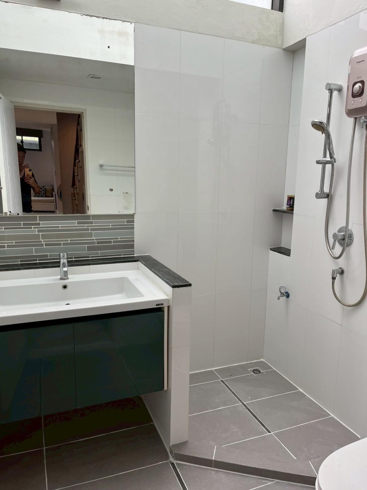 ให้เช่าบ้านพัฒนาการ ศรีนครินทร์ : สวยหรู 4 ห้องนอน ใกล้เซ็นทรัลพระราม 9 พร้อมอยู่ทันที! บ้านเดี่ยวใหญ่ 270 ตร.ม. บนที่ดิน 62 ตร.ว. เช่าถูกเพียง 65,000 บาท/เดือน!