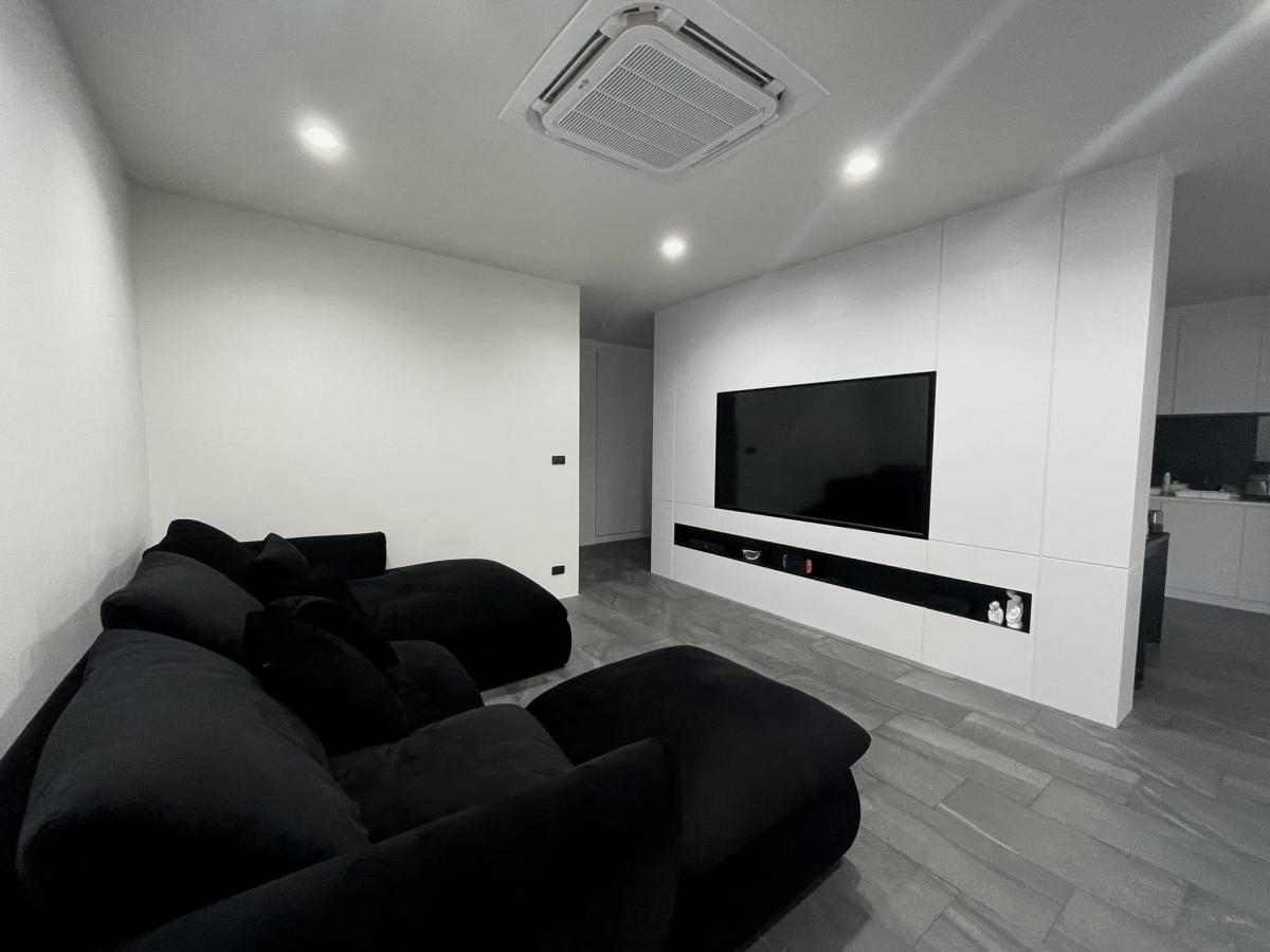 ขายบ้านลาดพร้าว เซ็นทรัลลาดพร้าว : บ้านหรู 3 ห้องนอน พื้นที่กว้าง 460 ตร.ม. พร้อมโฮมออฟฟิศใจกลางพหลโยธิน ลงทุนคุ้ม ราคาพิเศษ 13.99 ล้าน อย่ารอช้า!