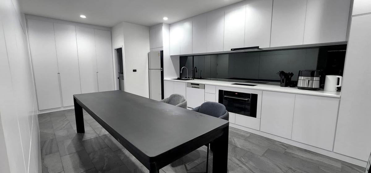 ขายบ้านลาดพร้าว เซ็นทรัลลาดพร้าว : บ้านหรู 3 ห้องนอน พื้นที่กว้าง 460 ตร.ม. พร้อมโฮมออฟฟิศใจกลางพหลโยธิน ลงทุนคุ้ม ราคาพิเศษ 13.99 ล้าน อย่ารอช้า!